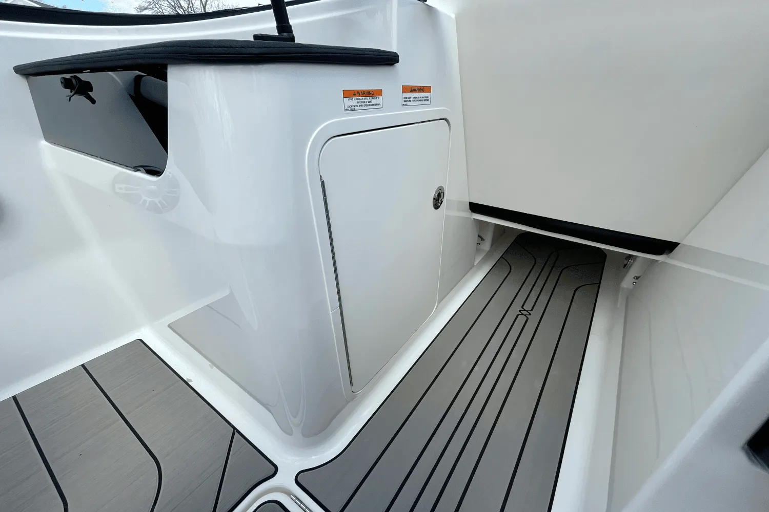 2025 Sea Ray SPX 190 Outboard Image Thumbnail #10