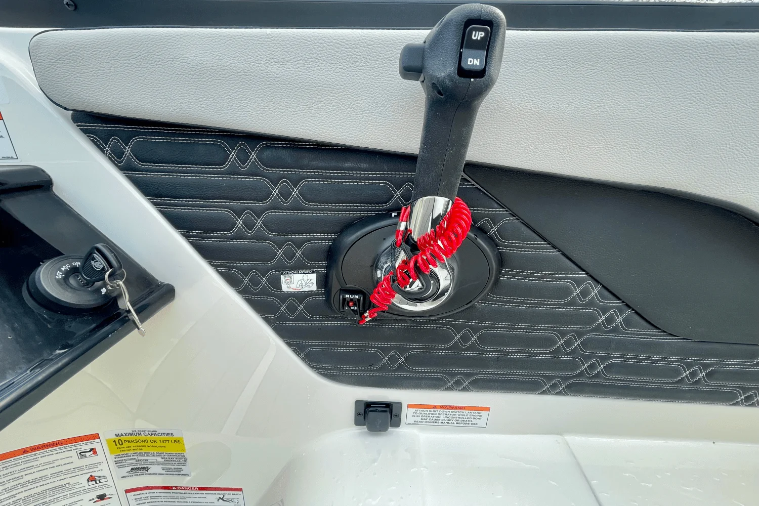 2025 Sea Ray SPX 190 Outboard Image Thumbnail #8