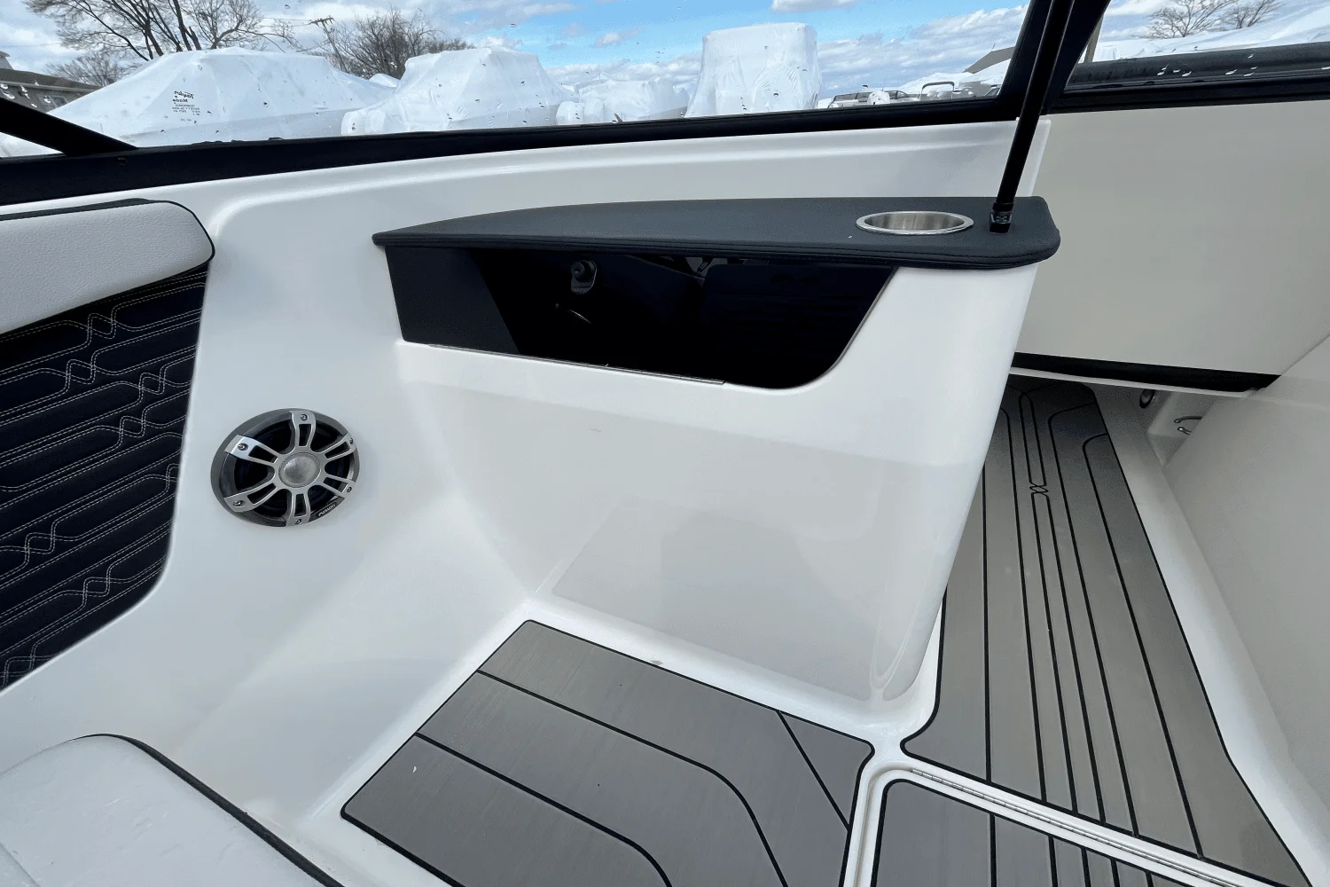 2025 Sea Ray SPX 190 Outboard Image Thumbnail #9