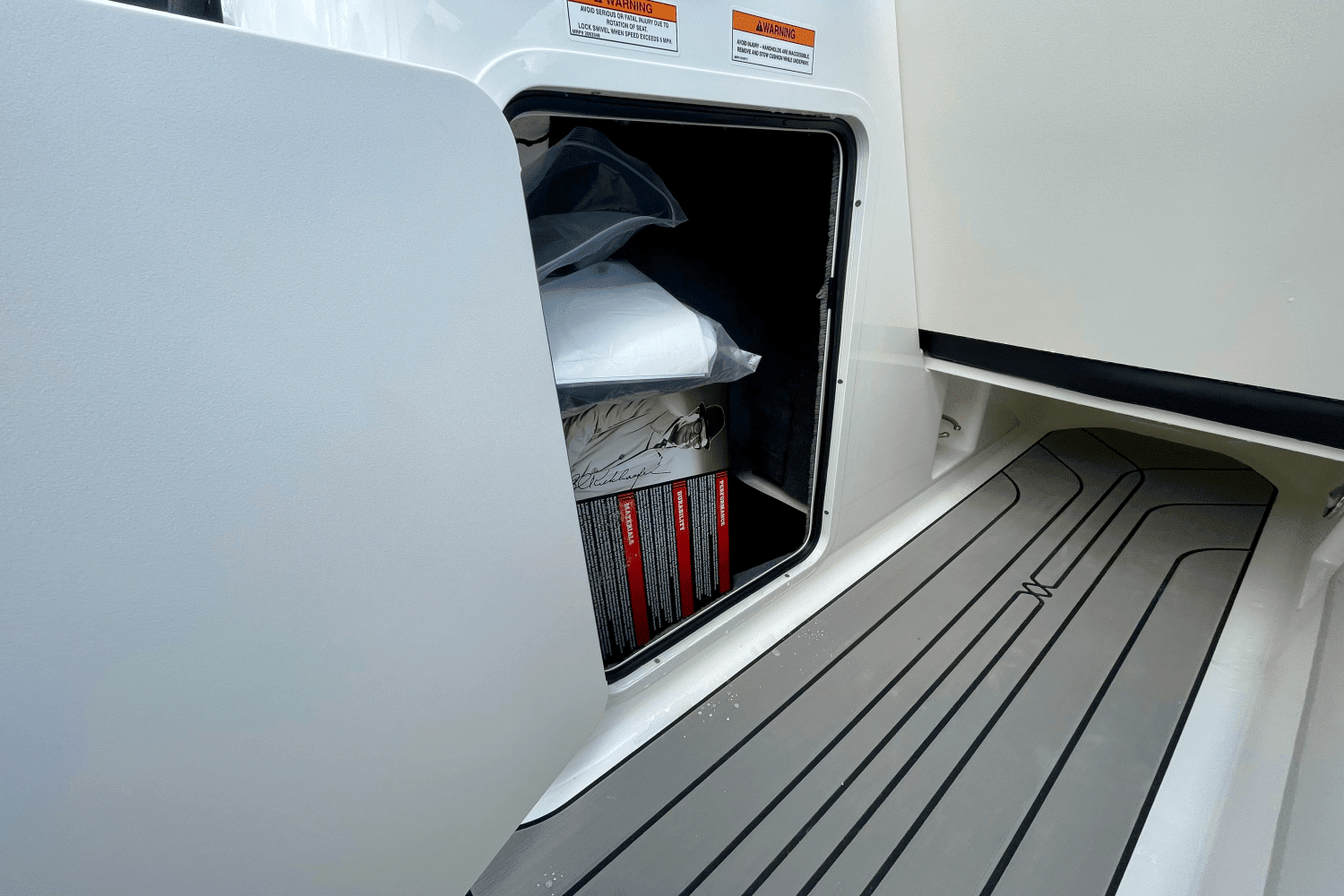 2025 Sea Ray SPX 190 Outboard Image Thumbnail #11