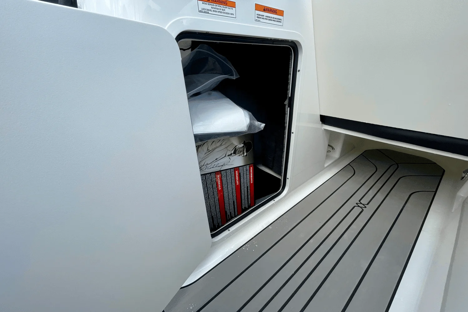 2025 Sea Ray SPX 190 Outboard Image Thumbnail #11