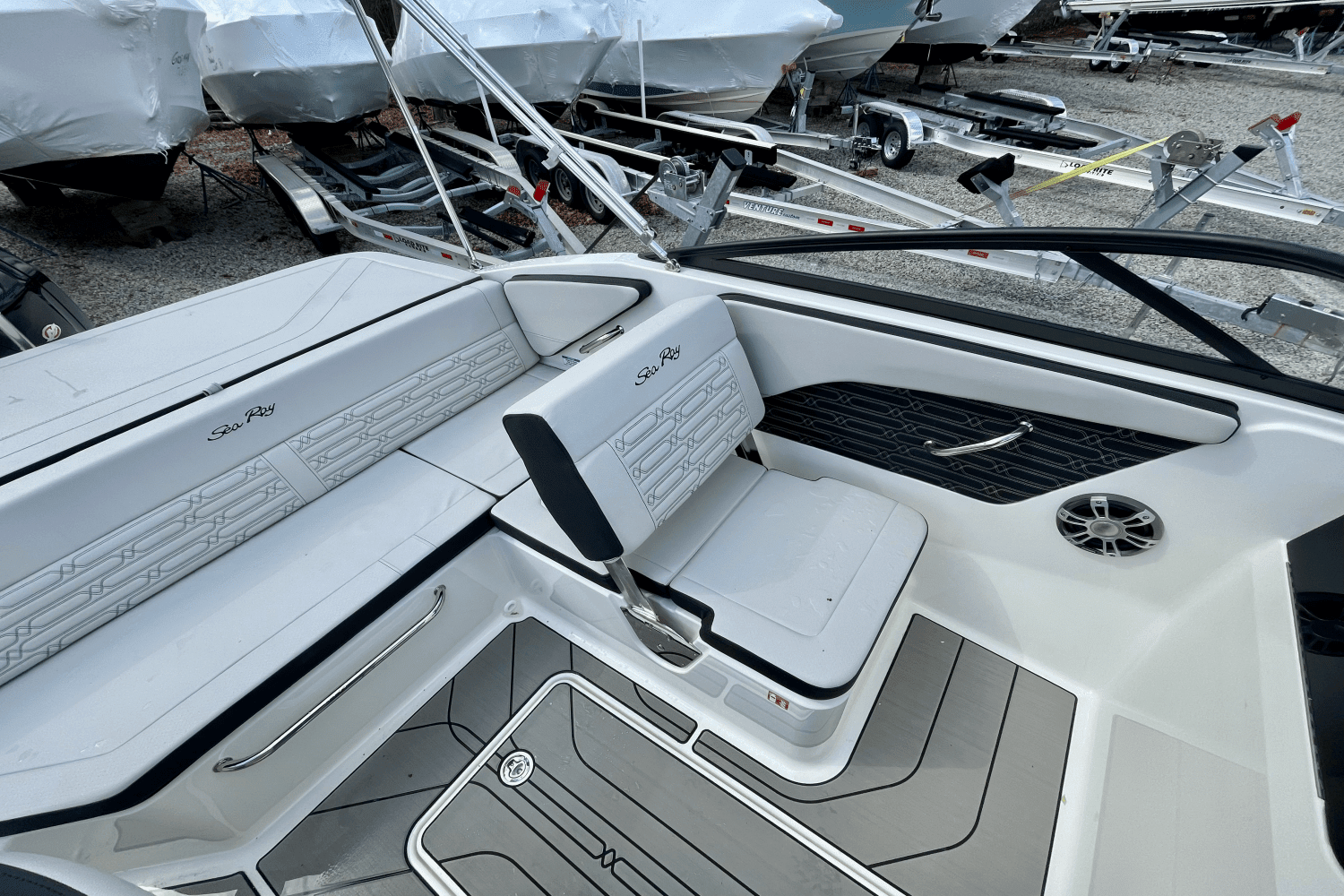 2025 Sea Ray SPX 190 Outboard Image Thumbnail #6