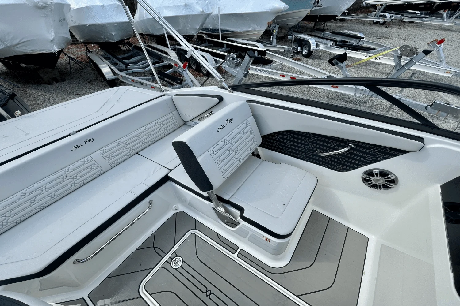 2025 Sea Ray SPX 190 Outboard Image Thumbnail #6