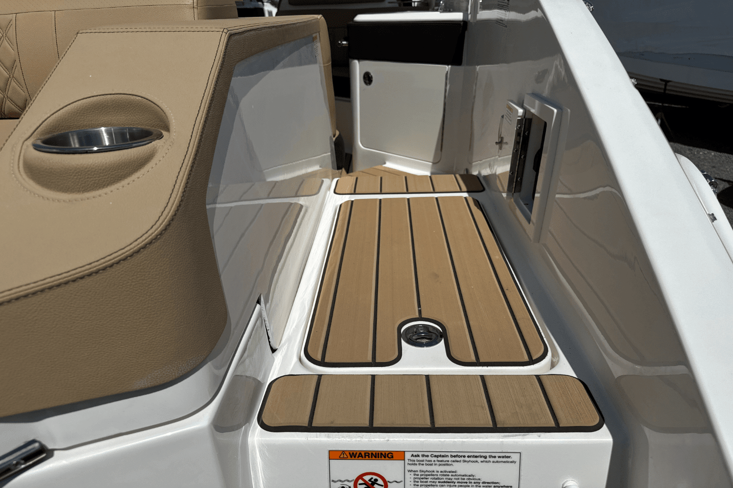 2025 Sea Ray SLX 310 Outboard Image Thumbnail #19