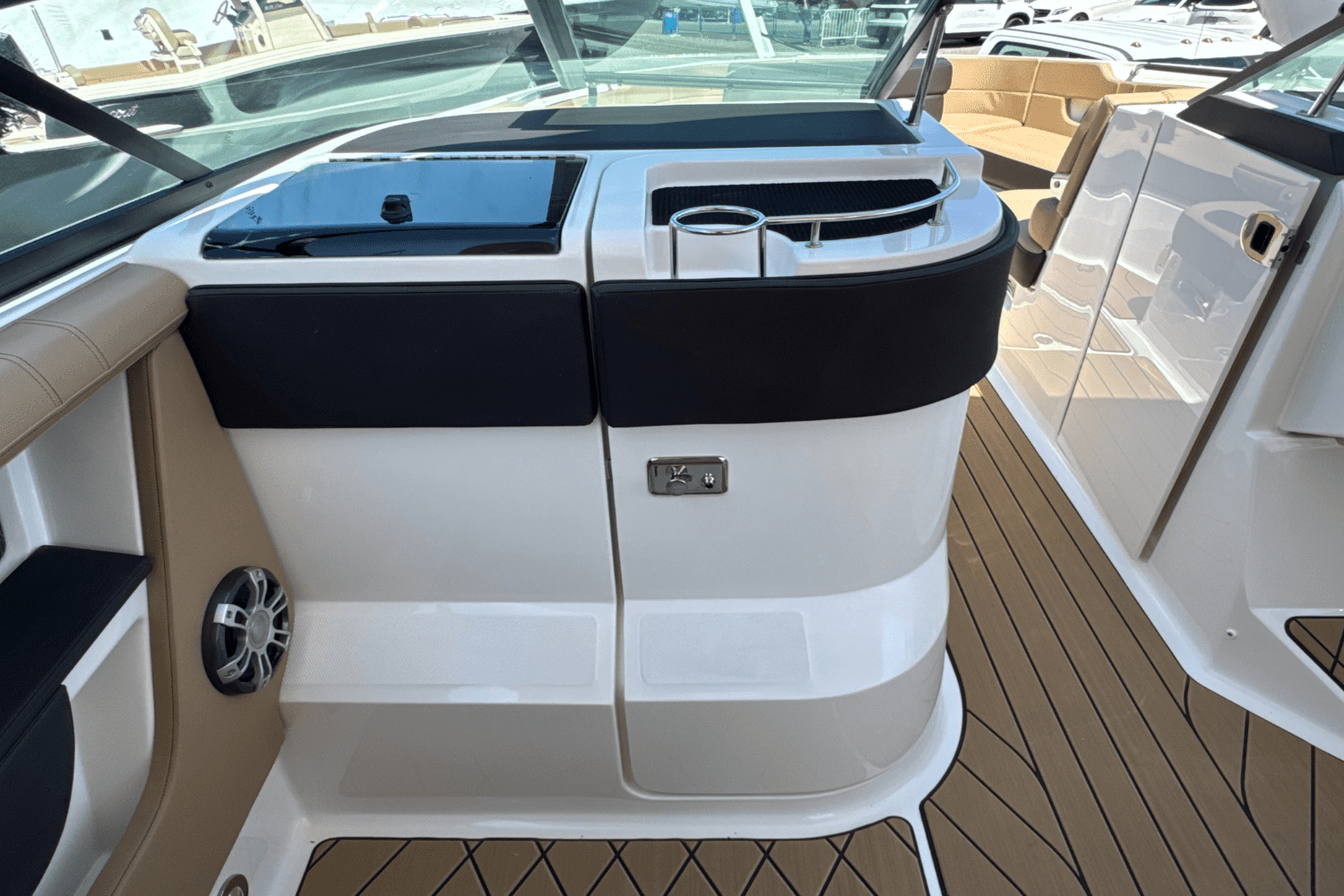 2025 Sea Ray SLX 310 Outboard Image Thumbnail #53