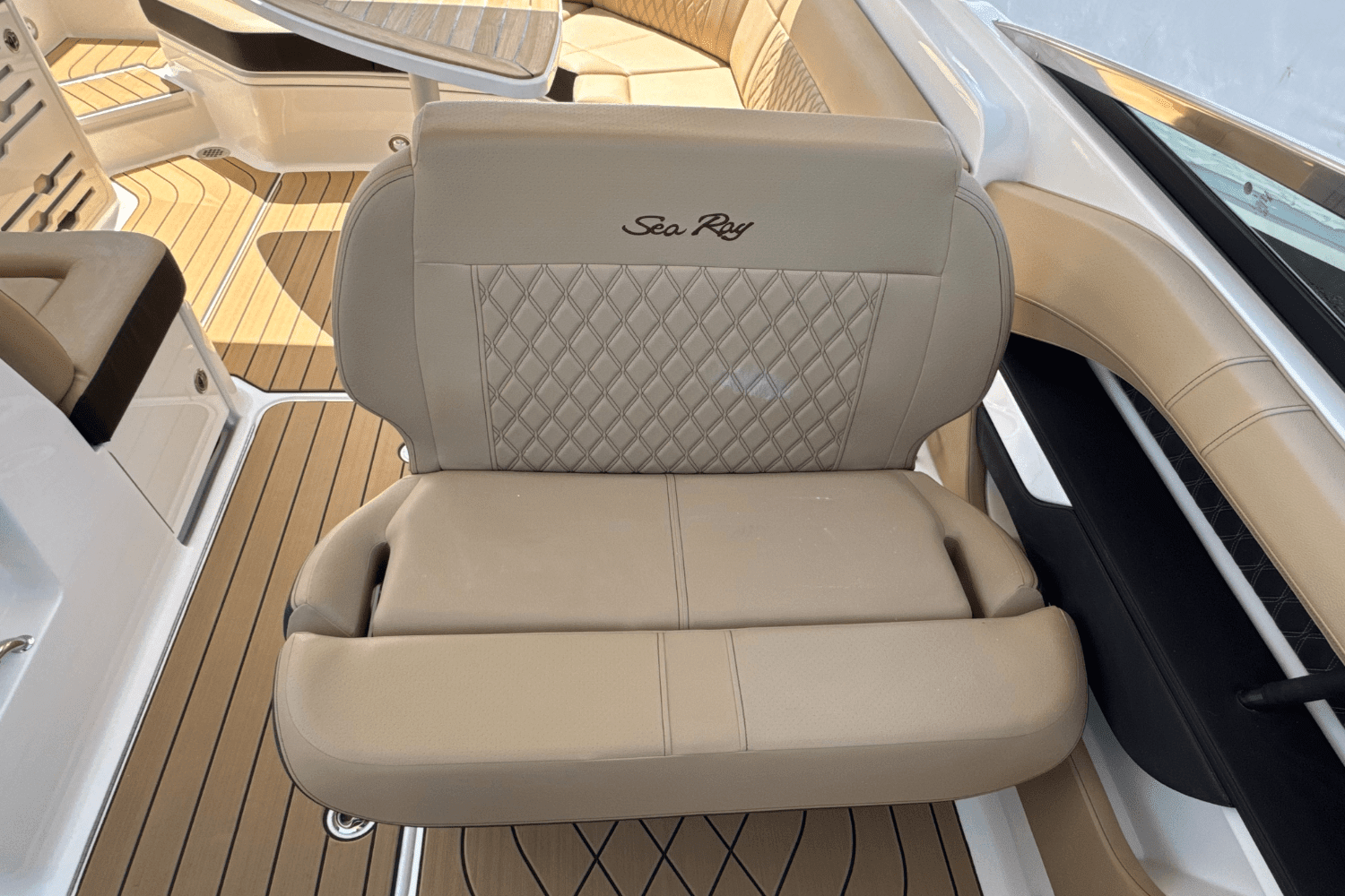 2025 Sea Ray SLX 310 Outboard Image Thumbnail #47
