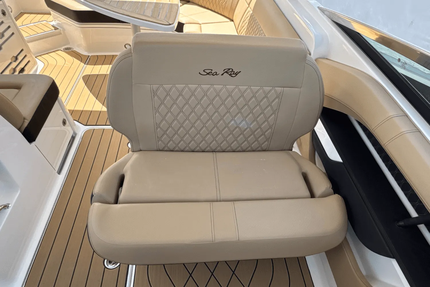 2025 Sea Ray SLX 310 Outboard Image Thumbnail #47