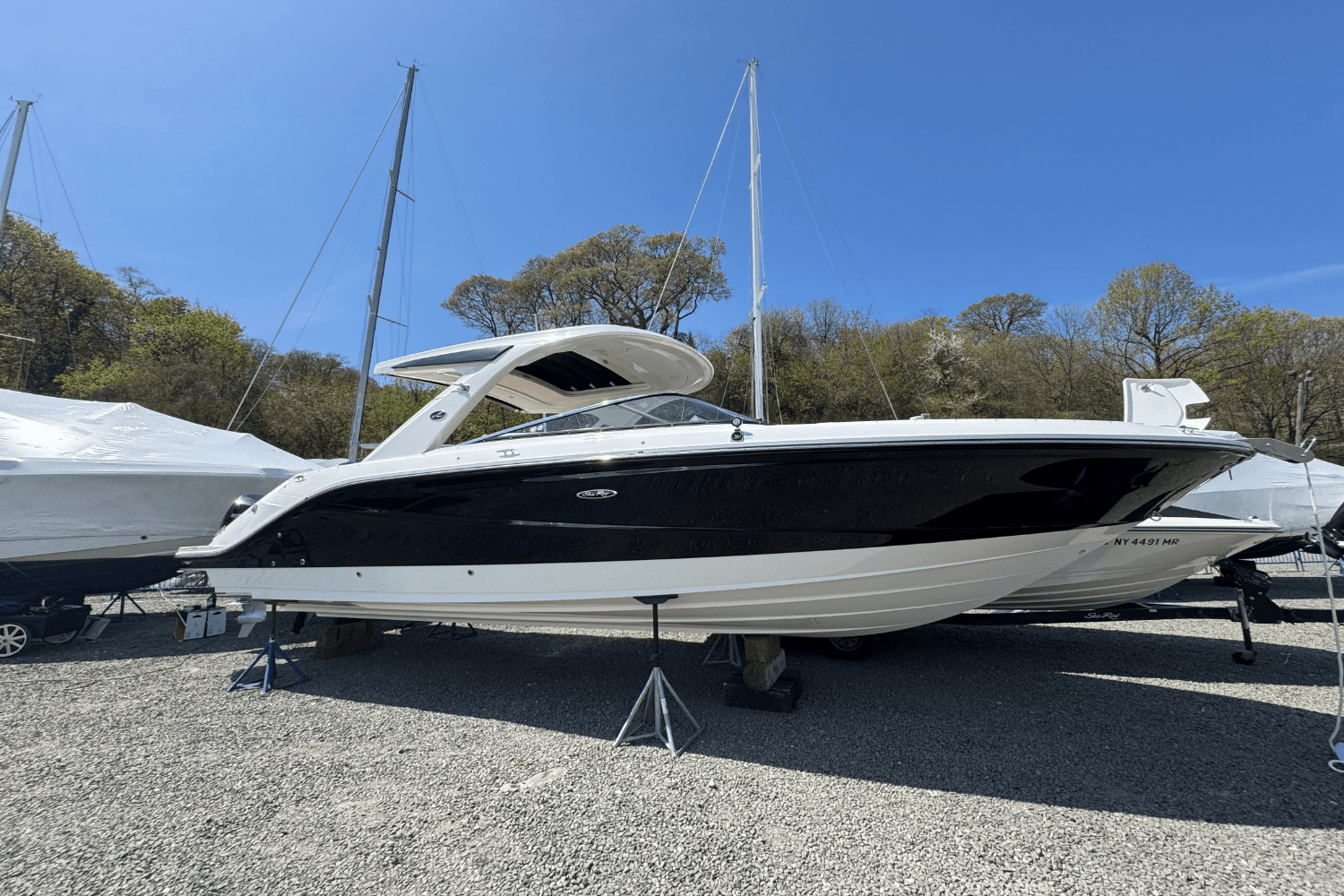2025 Sea Ray SLX 310 Outboard Image Thumbnail #2