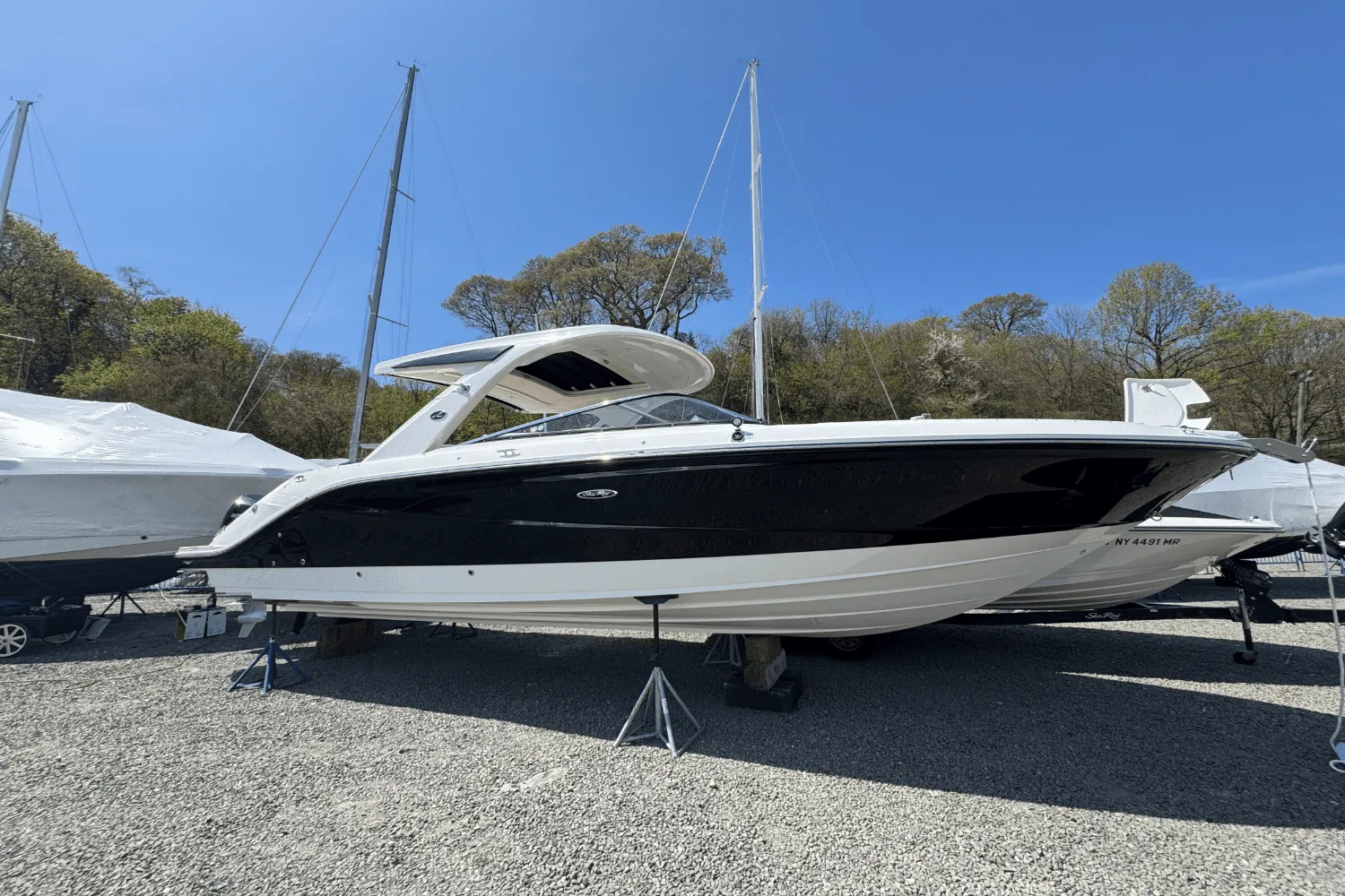 2025 Sea Ray SLX 310 Outboard Image Thumbnail #2