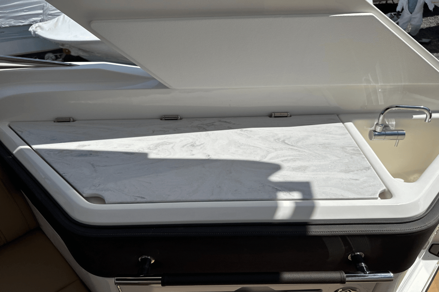 2025 Sea Ray SLX 310 Outboard Image Thumbnail #30