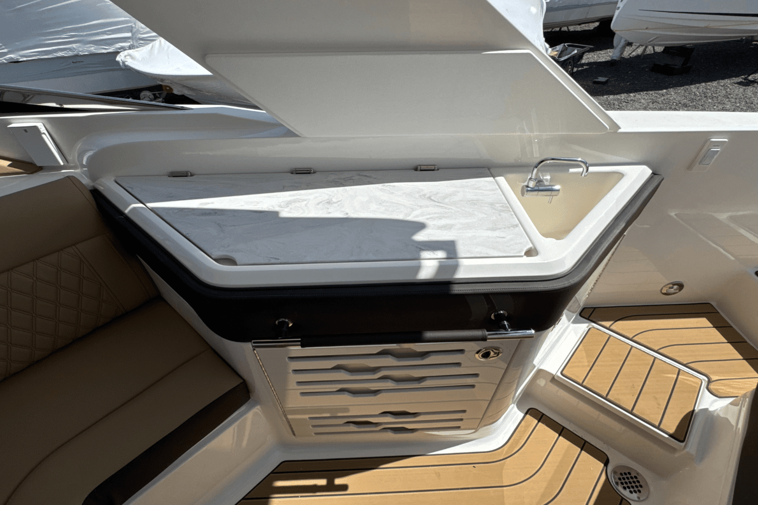 2025 Sea Ray SLX 310 Outboard Image Thumbnail #29