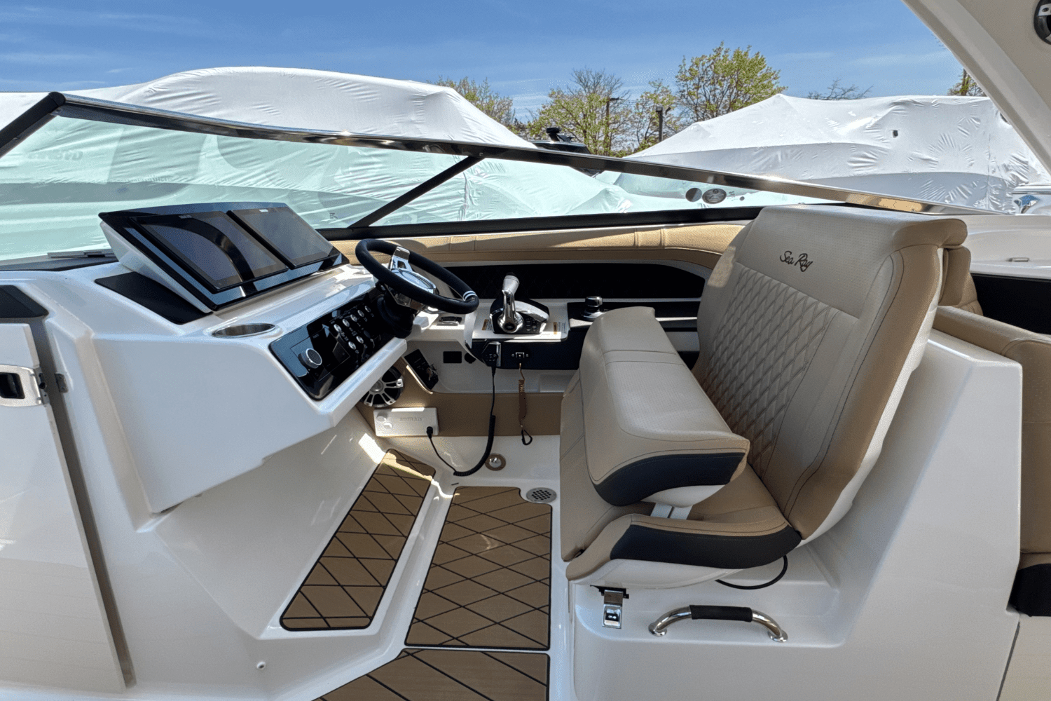 2025 Sea Ray SLX 310 Outboard Image Thumbnail #55