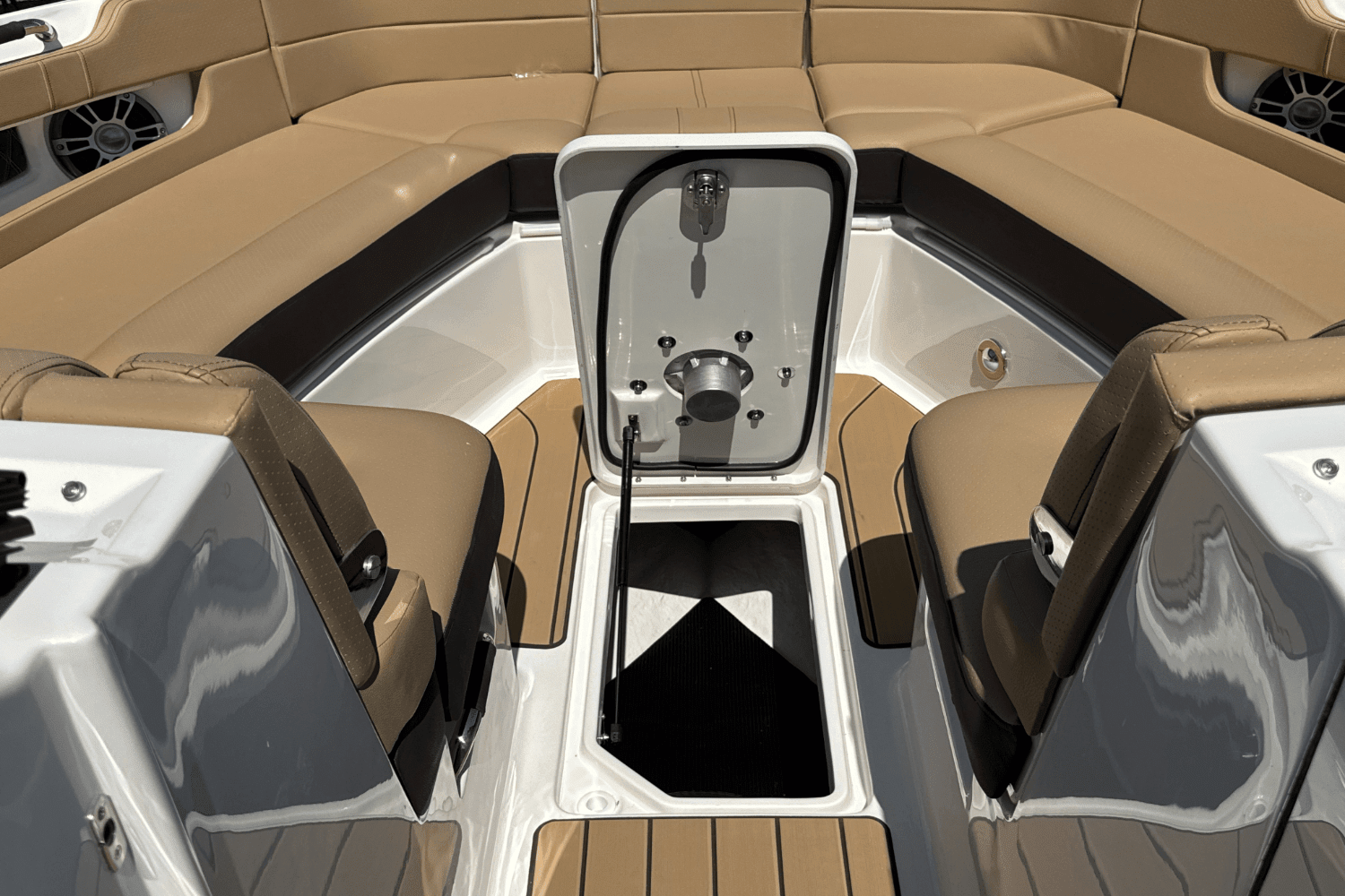 2025 Sea Ray SLX 310 Outboard Image Thumbnail #92