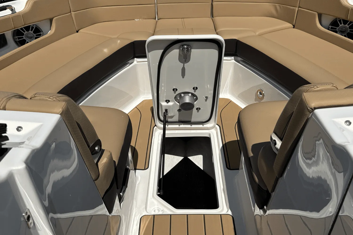 2025 Sea Ray SLX 310 Outboard Image Thumbnail #92