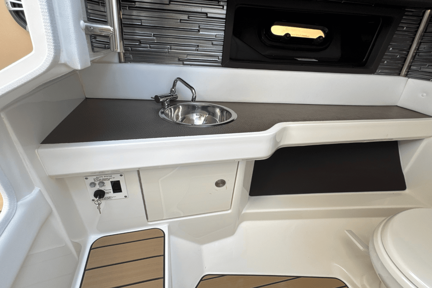 2025 Sea Ray SLX 310 Outboard Image Thumbnail #74