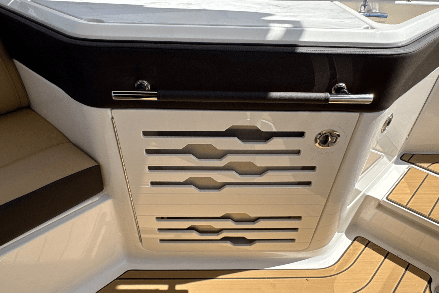 2025 Sea Ray SLX 310 Outboard Image Thumbnail #32