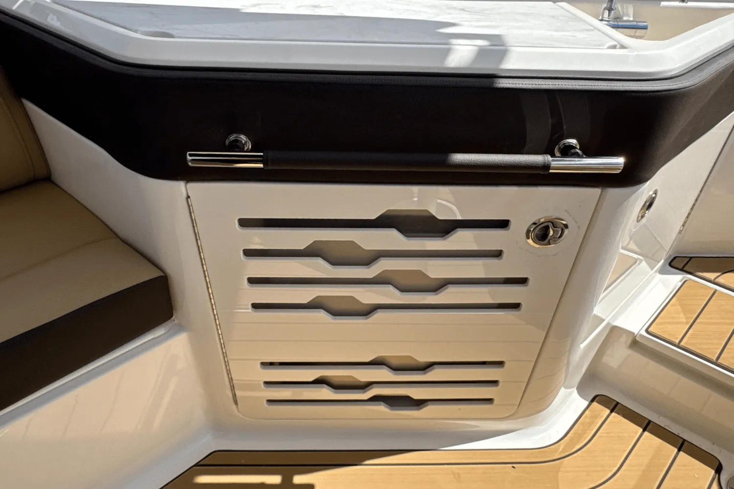 2025 Sea Ray SLX 310 Outboard Image Thumbnail #32