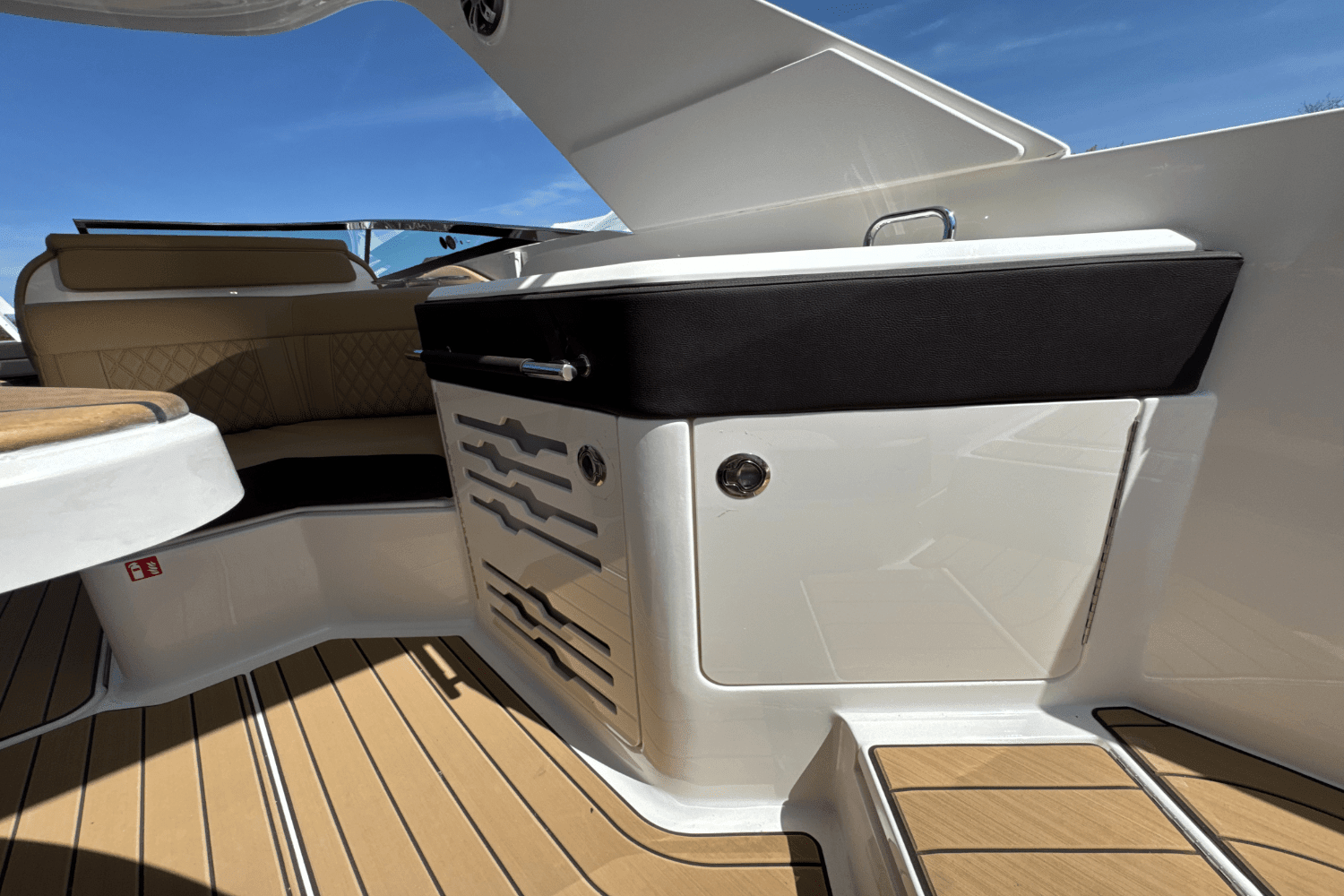 2025 Sea Ray SLX 310 Outboard Image Thumbnail #26