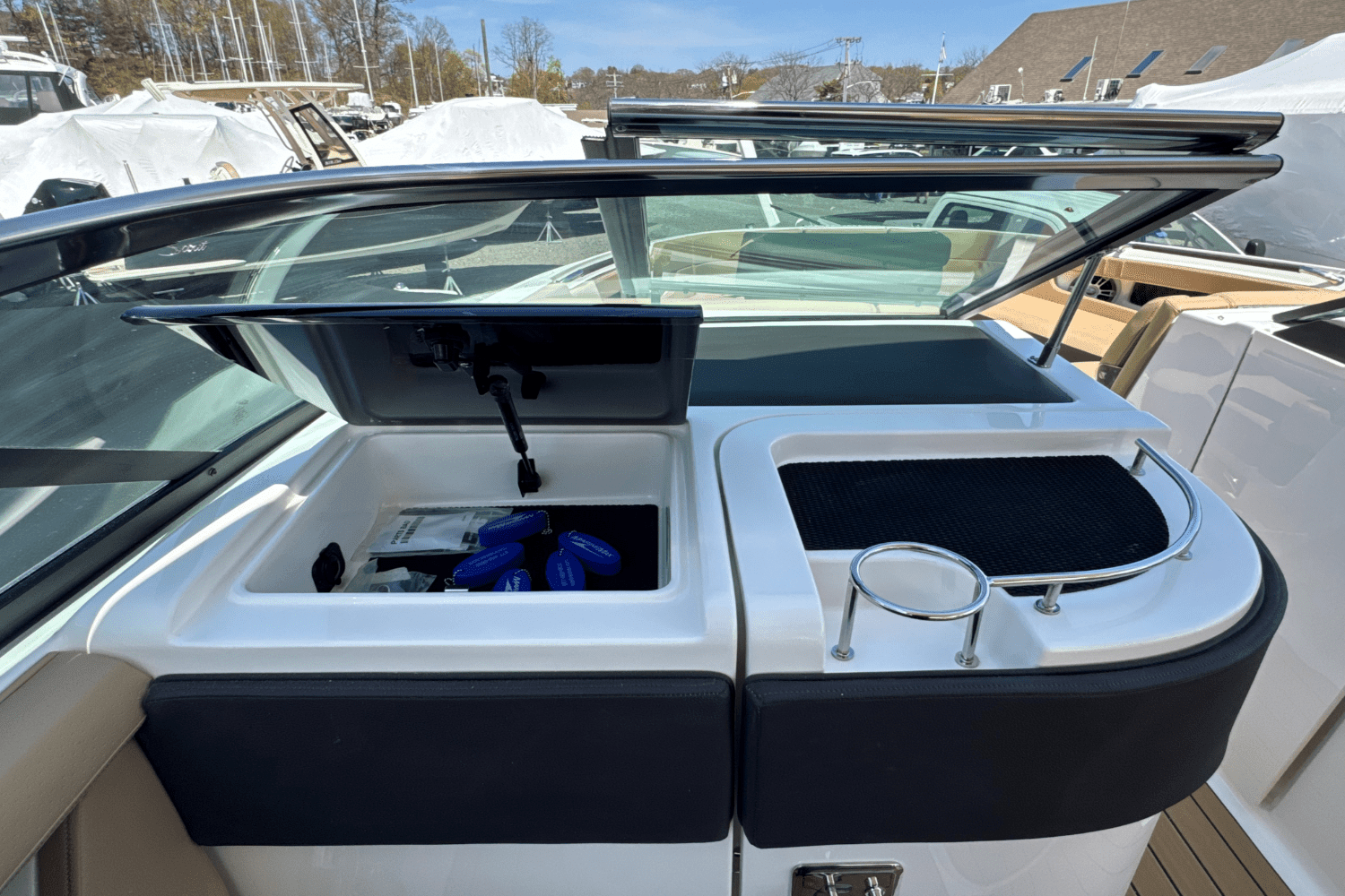 2025 Sea Ray SLX 310 Outboard Image Thumbnail #70