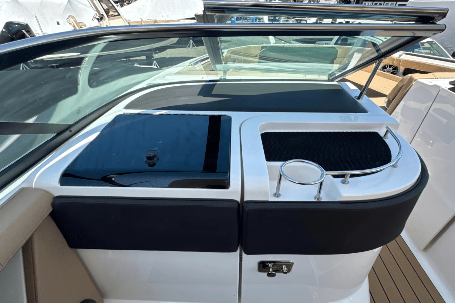 2025 Sea Ray SLX 310 Outboard Image Thumbnail #69