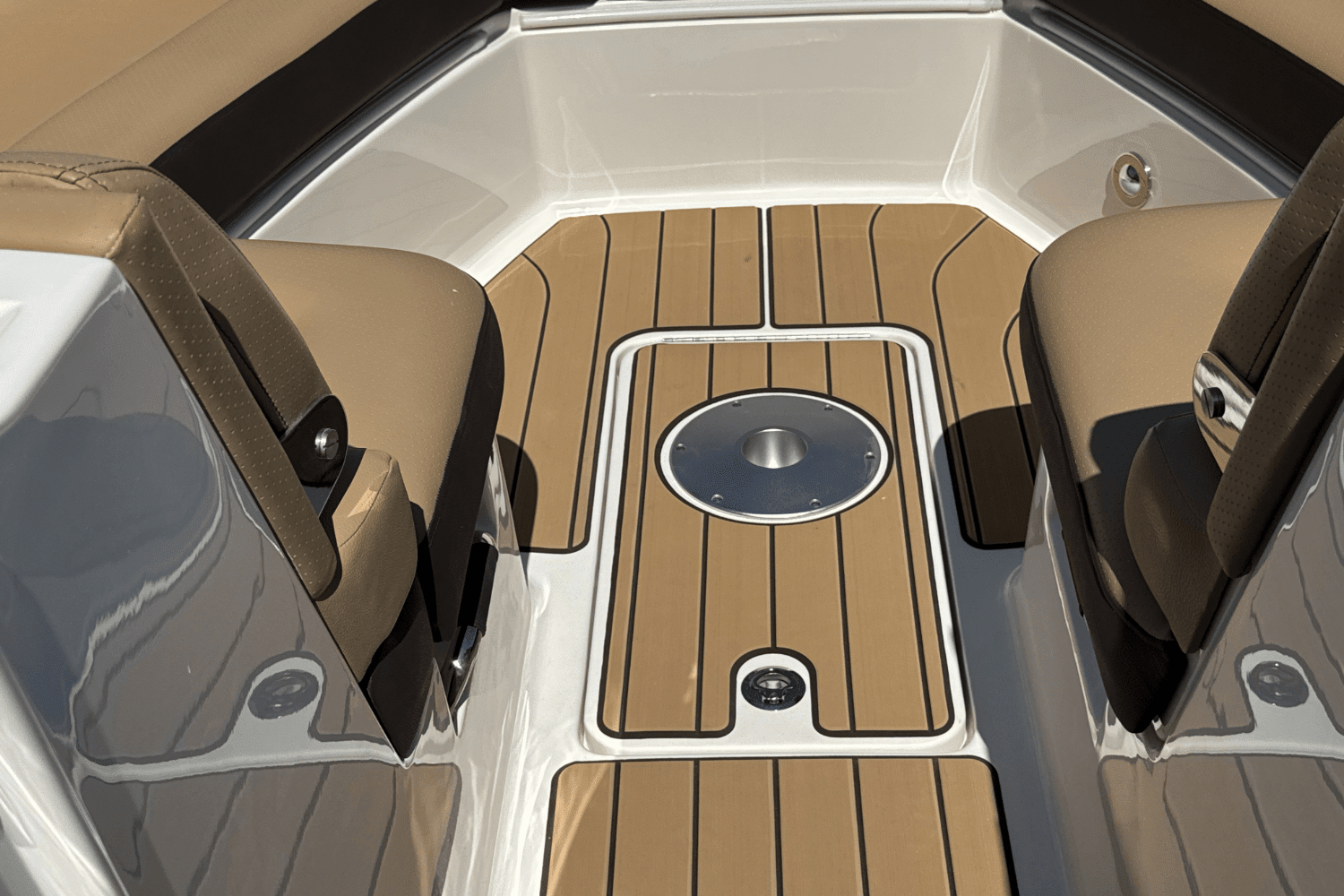 2025 Sea Ray SLX 310 Outboard Image Thumbnail #91