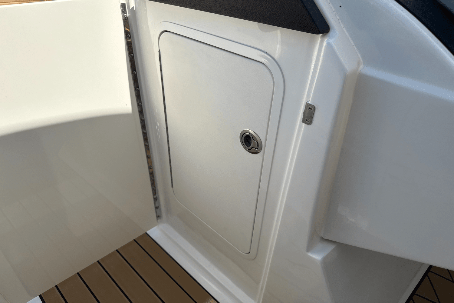 2025 Sea Ray SLX 310 Outboard Image Thumbnail #82