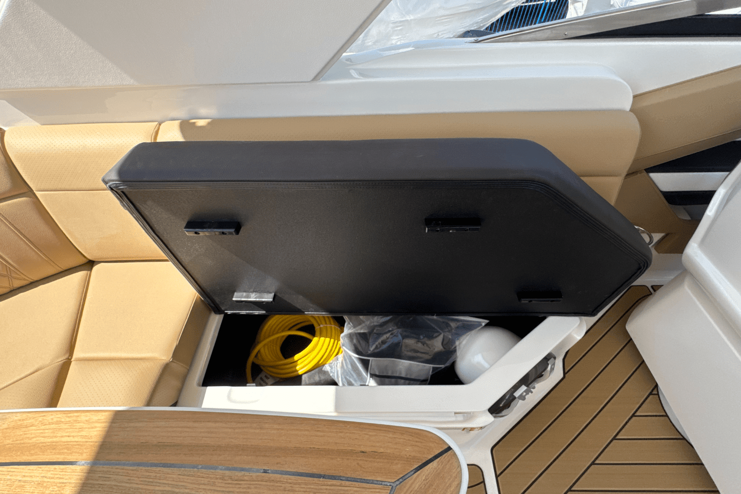 2025 Sea Ray SLX 310 Outboard Image Thumbnail #41