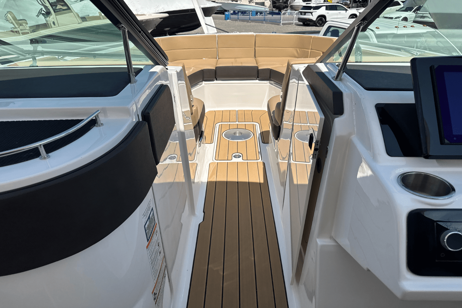2025 Sea Ray SLX 310 Outboard Image Thumbnail #80