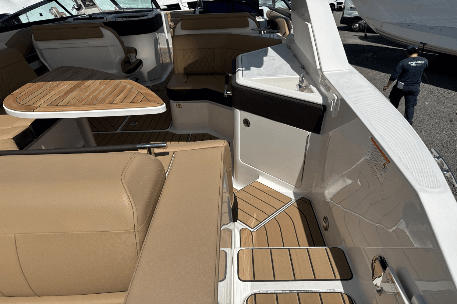 2025 Sea Ray SLX 310 Outboard Image Thumbnail #22