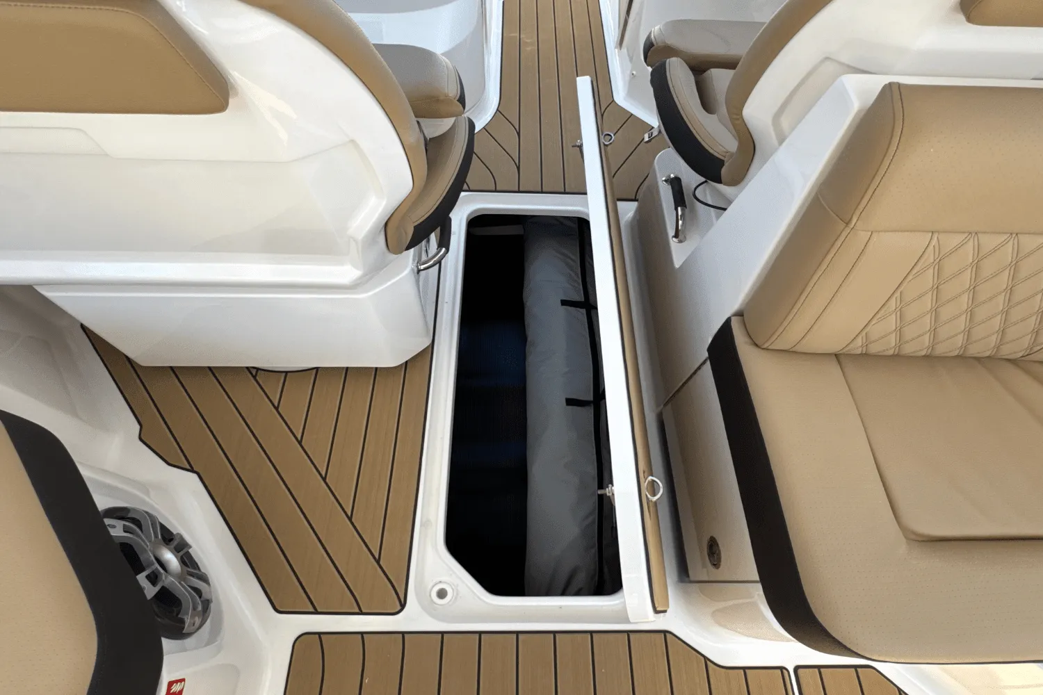 2025 Sea Ray SLX 310 Outboard Image Thumbnail #45