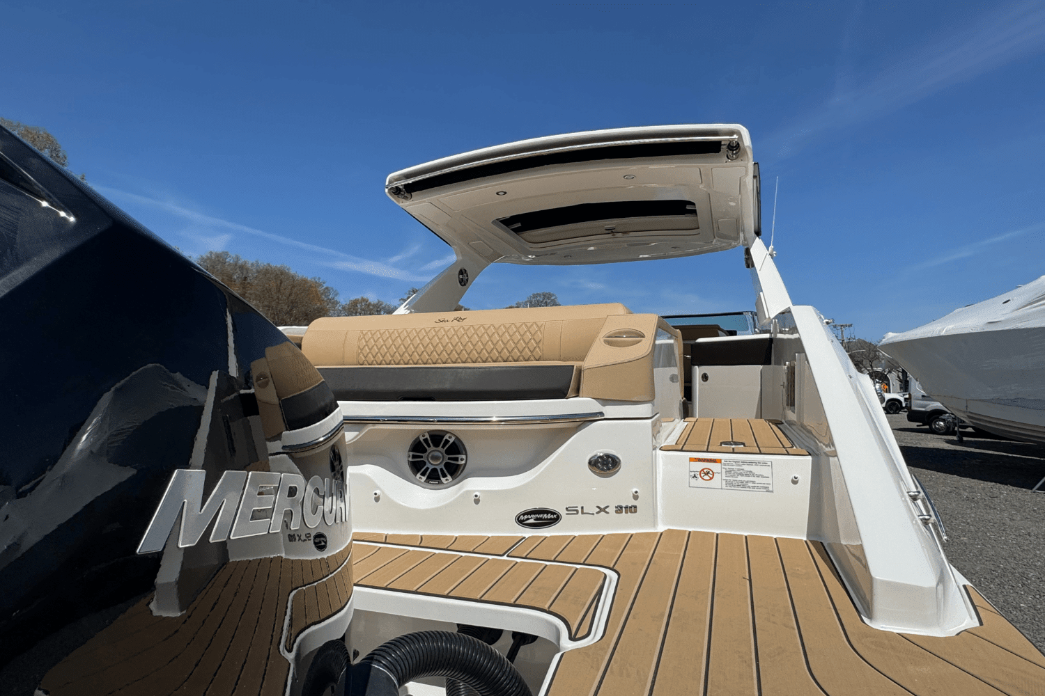 2025 Sea Ray SLX 310 Outboard Image Thumbnail #7