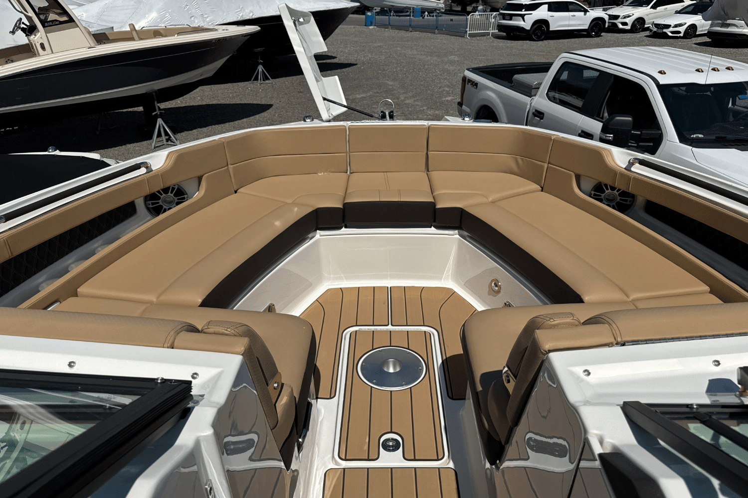 2025 Sea Ray SLX 310 Outboard Image Thumbnail #90