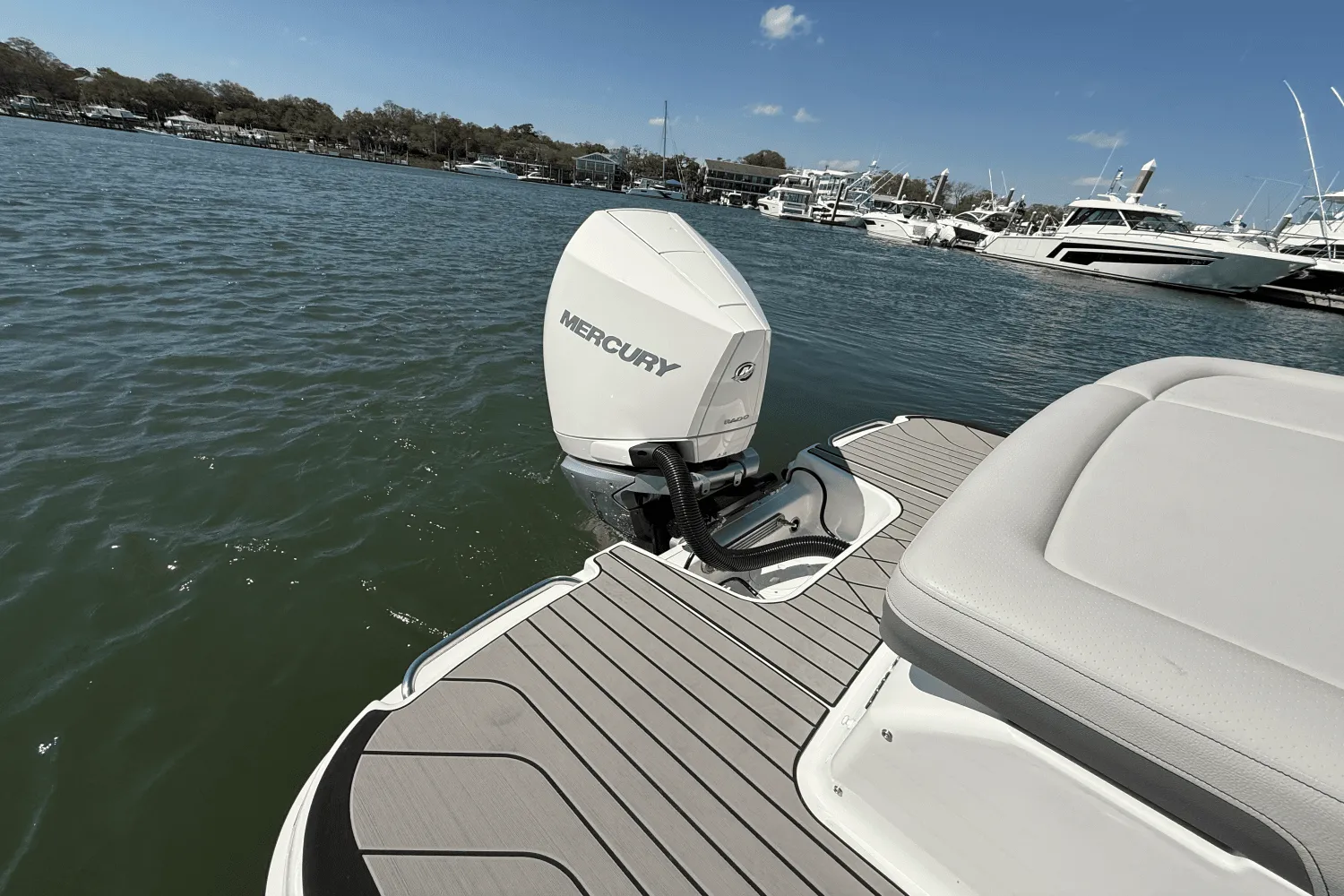 2025 Sea Ray SLX 260 Outboard Image Thumbnail #6