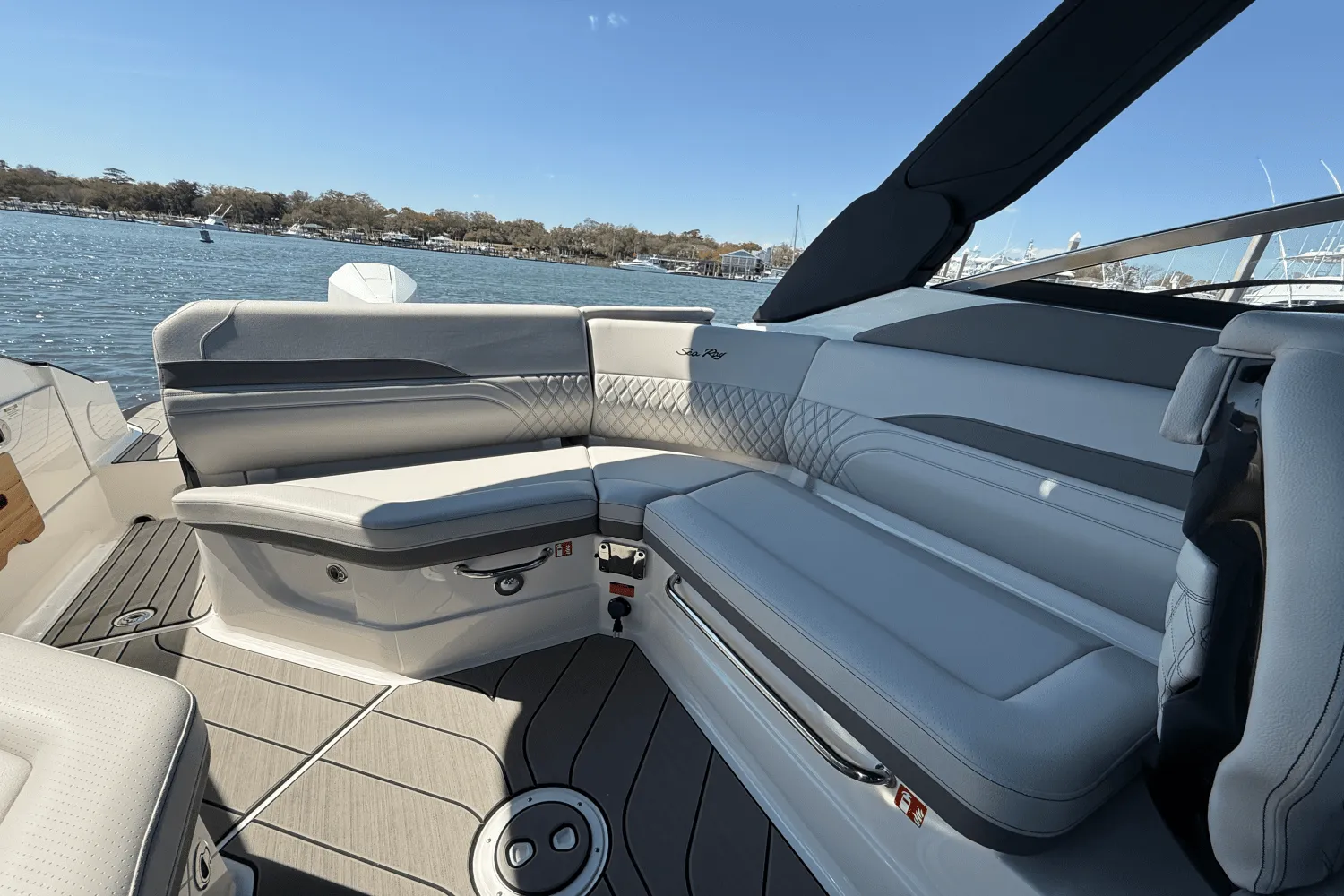 2025 Sea Ray SLX 260 Outboard Image Thumbnail #11