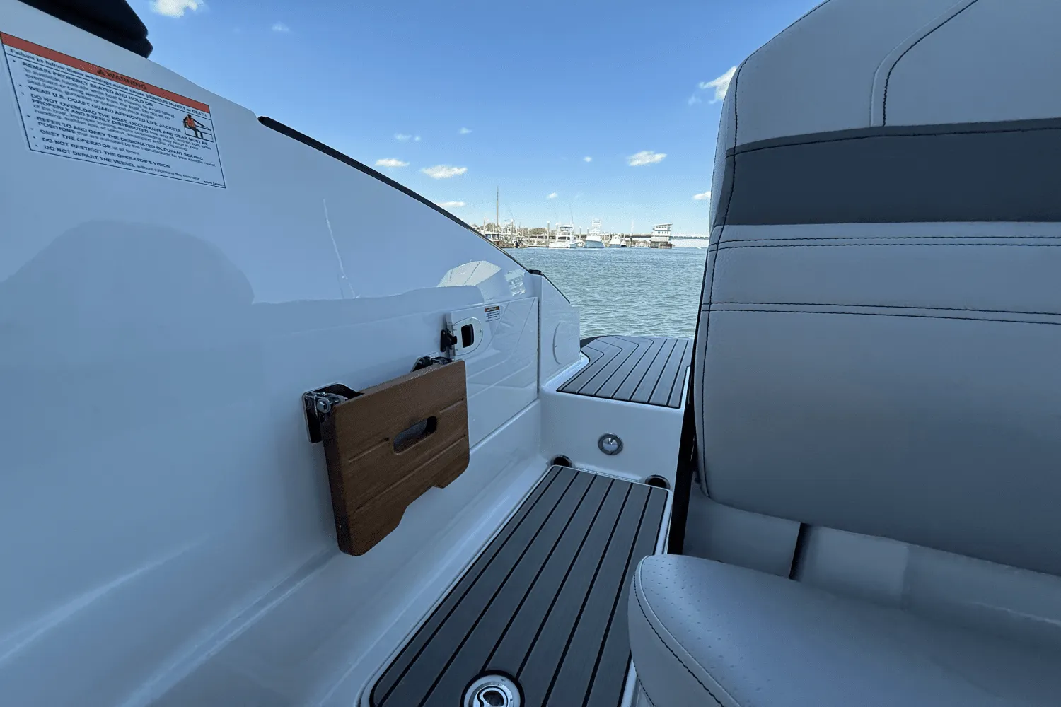2025 Sea Ray SLX 260 Outboard Image Thumbnail #8