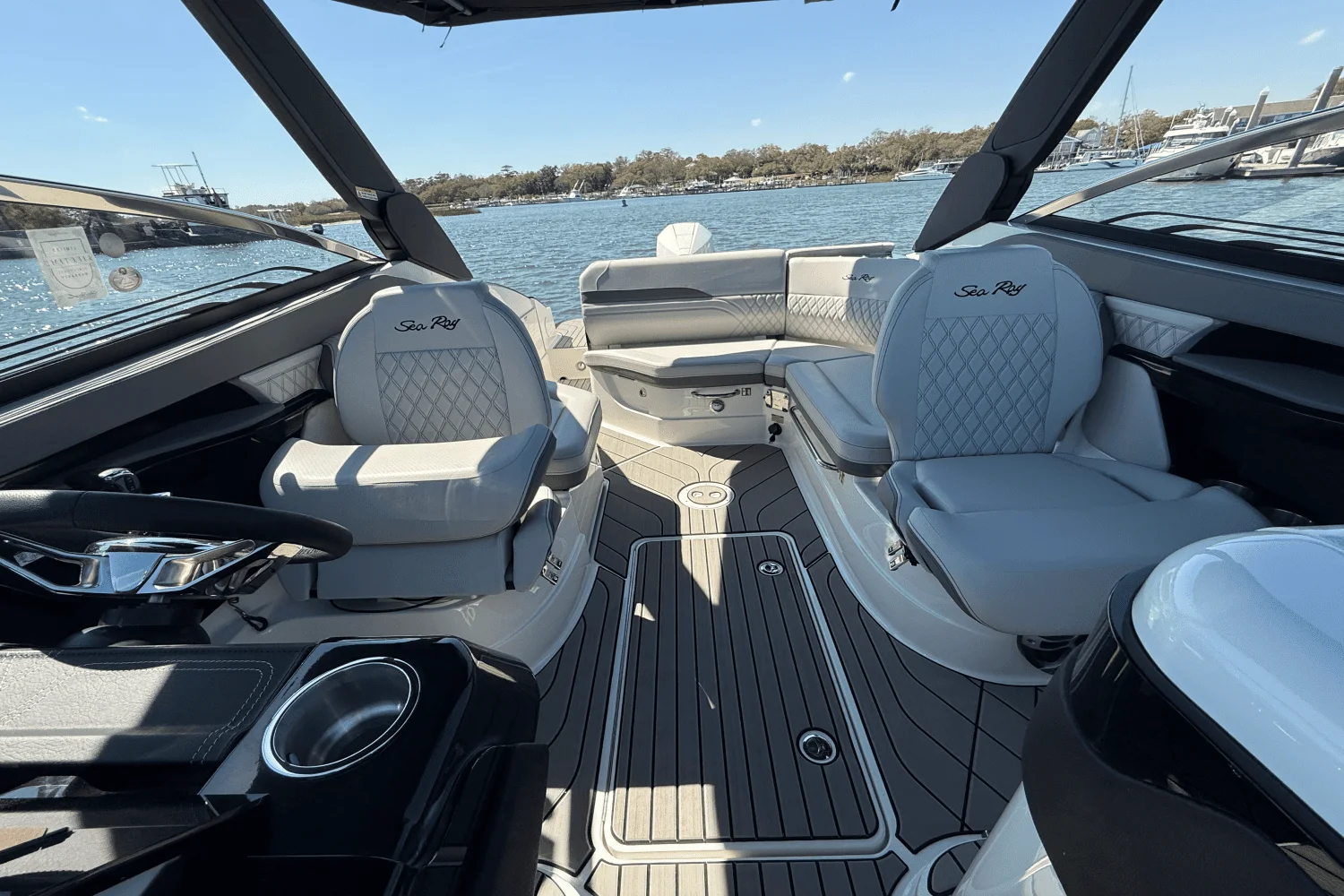 2025 Sea Ray SLX 260 Outboard Image Thumbnail #11