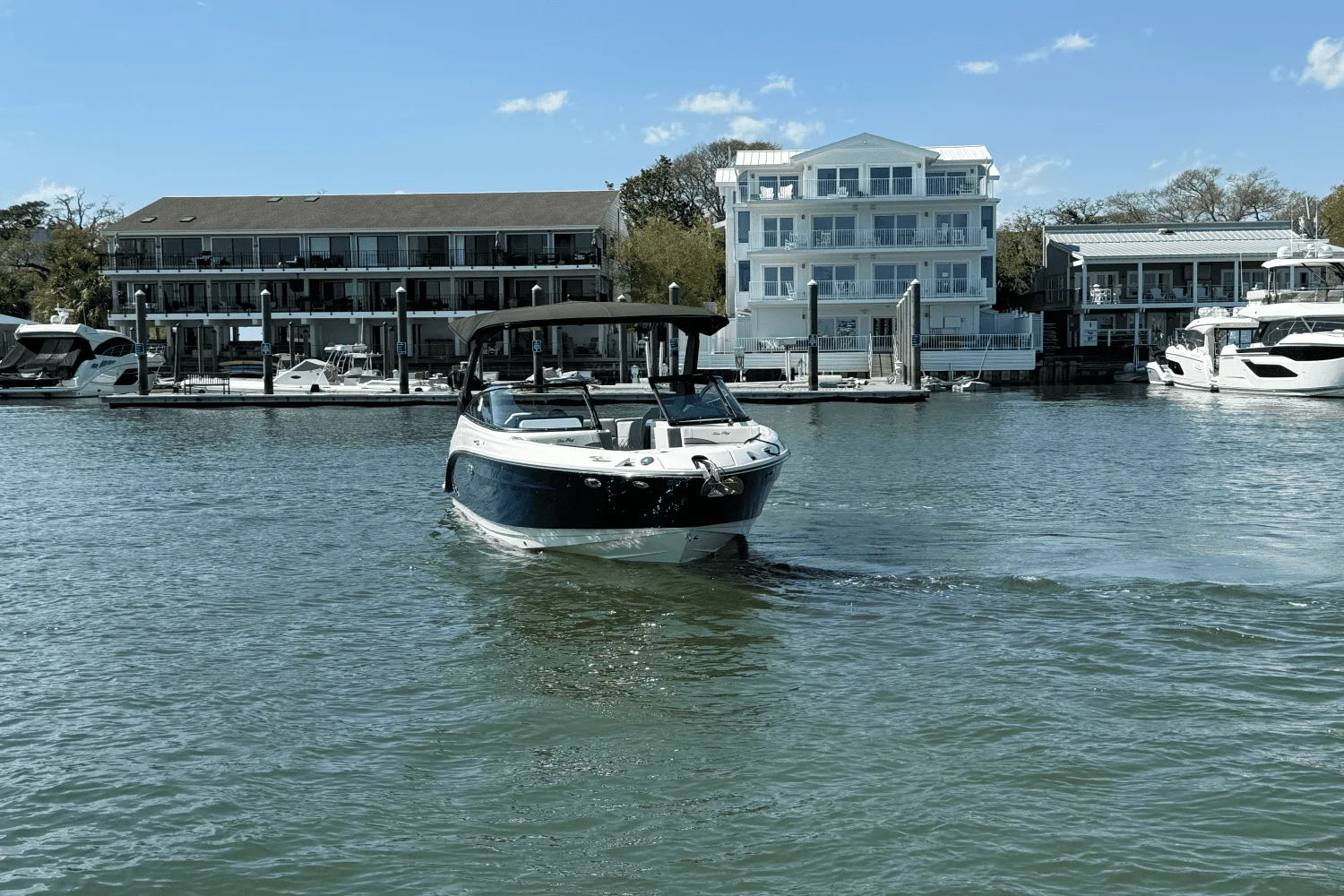 2025 Sea Ray SLX 260 Outboard Image Thumbnail #2