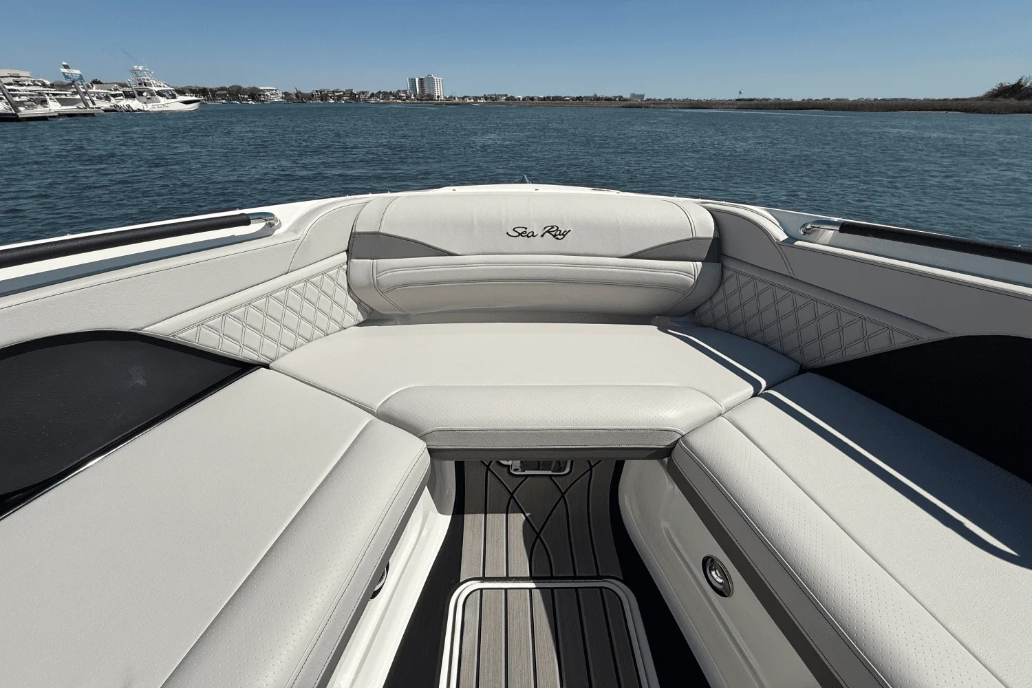 2025 Sea Ray SLX 260 Outboard Image Thumbnail #25