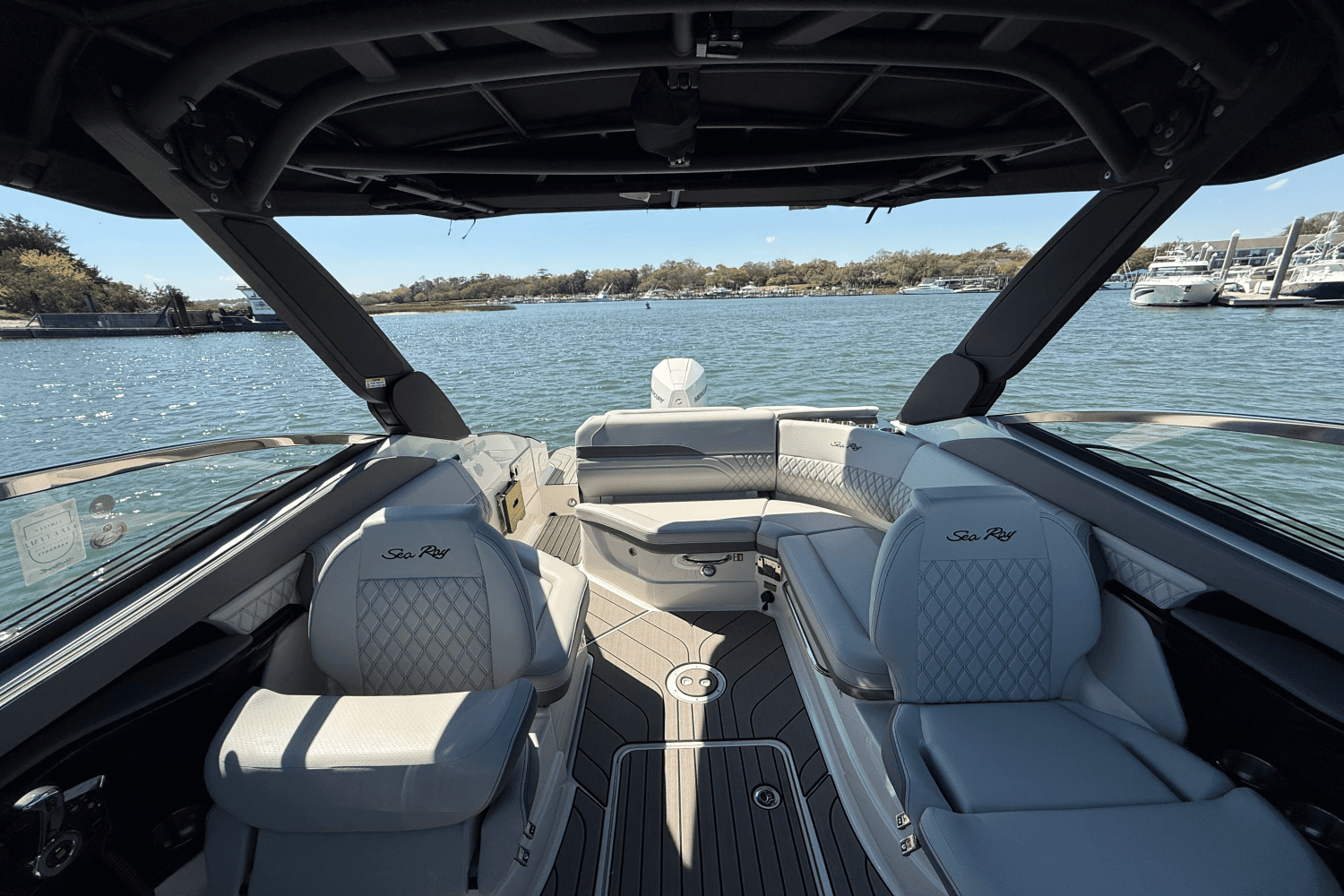 2025 Sea Ray SLX 260 Outboard Image Thumbnail #12