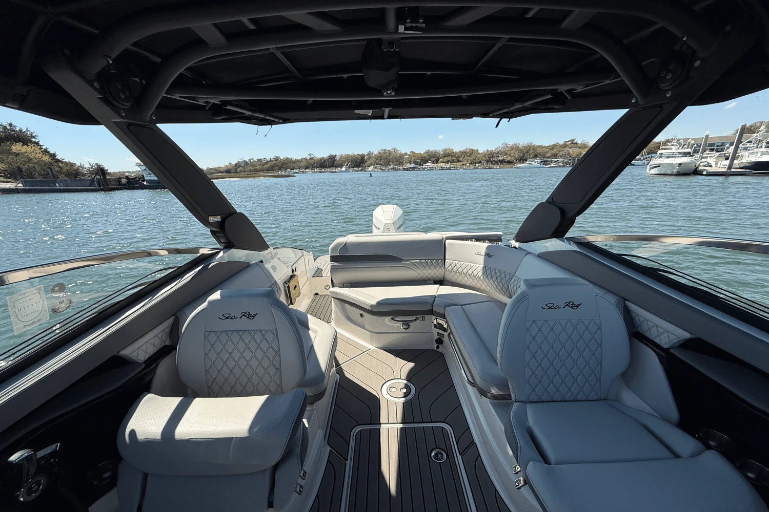 2025 Sea Ray SLX 260 Outboard Image Thumbnail #12