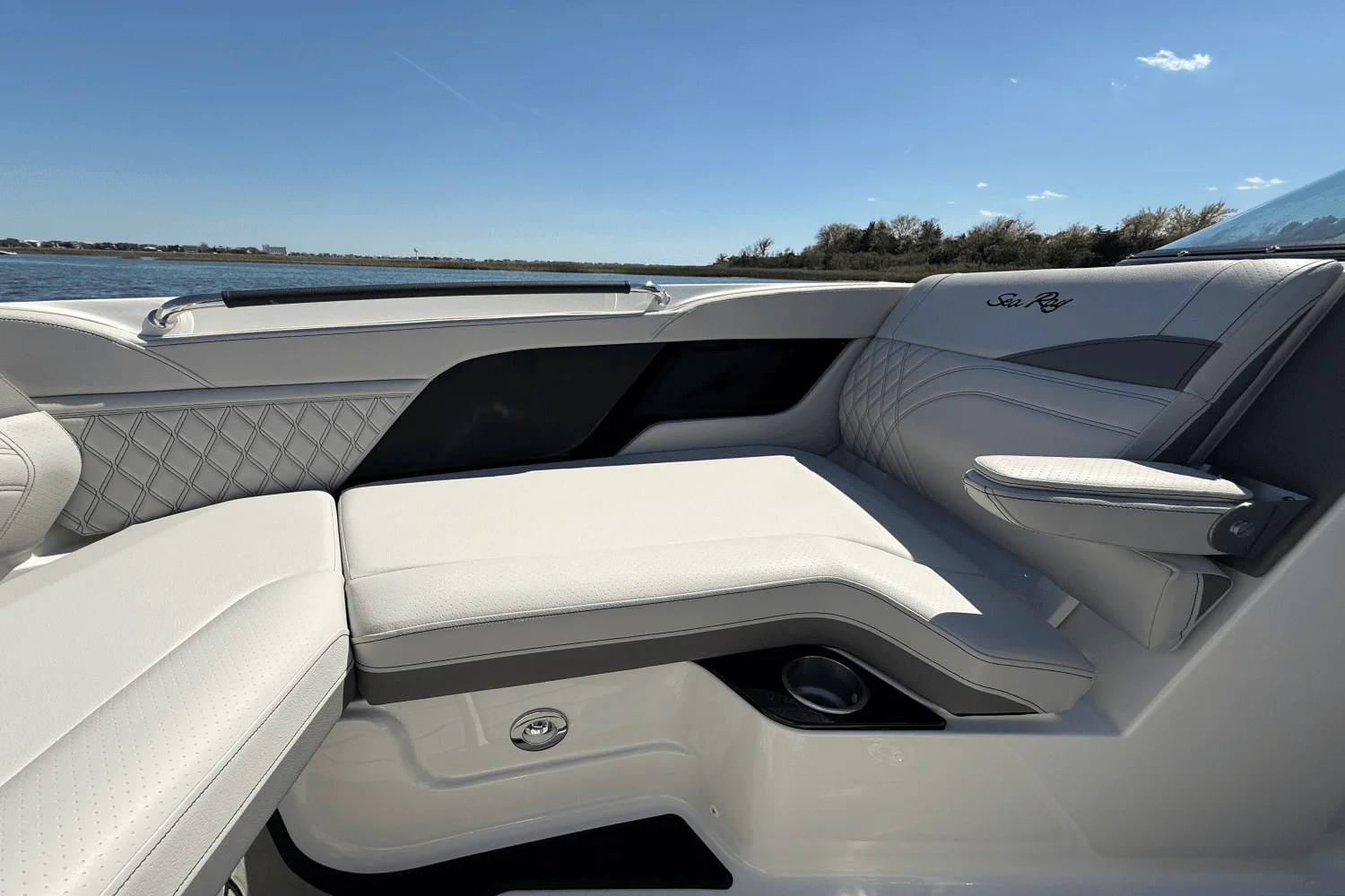 2025 Sea Ray SLX 260 Outboard Image Thumbnail #26