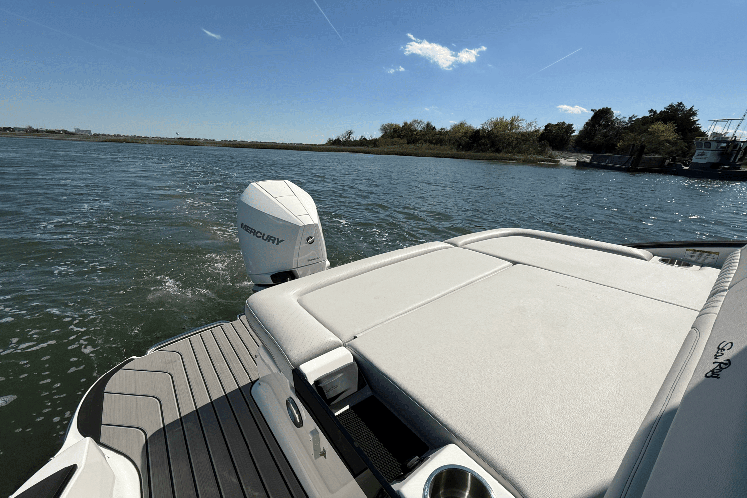 2025 Sea Ray SLX 260 Outboard Image Thumbnail #6