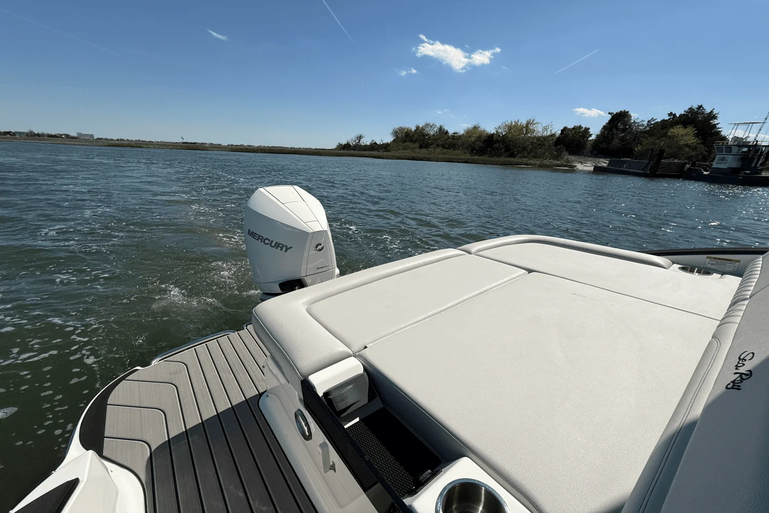 2025 Sea Ray SLX 260 Outboard Image Thumbnail #6