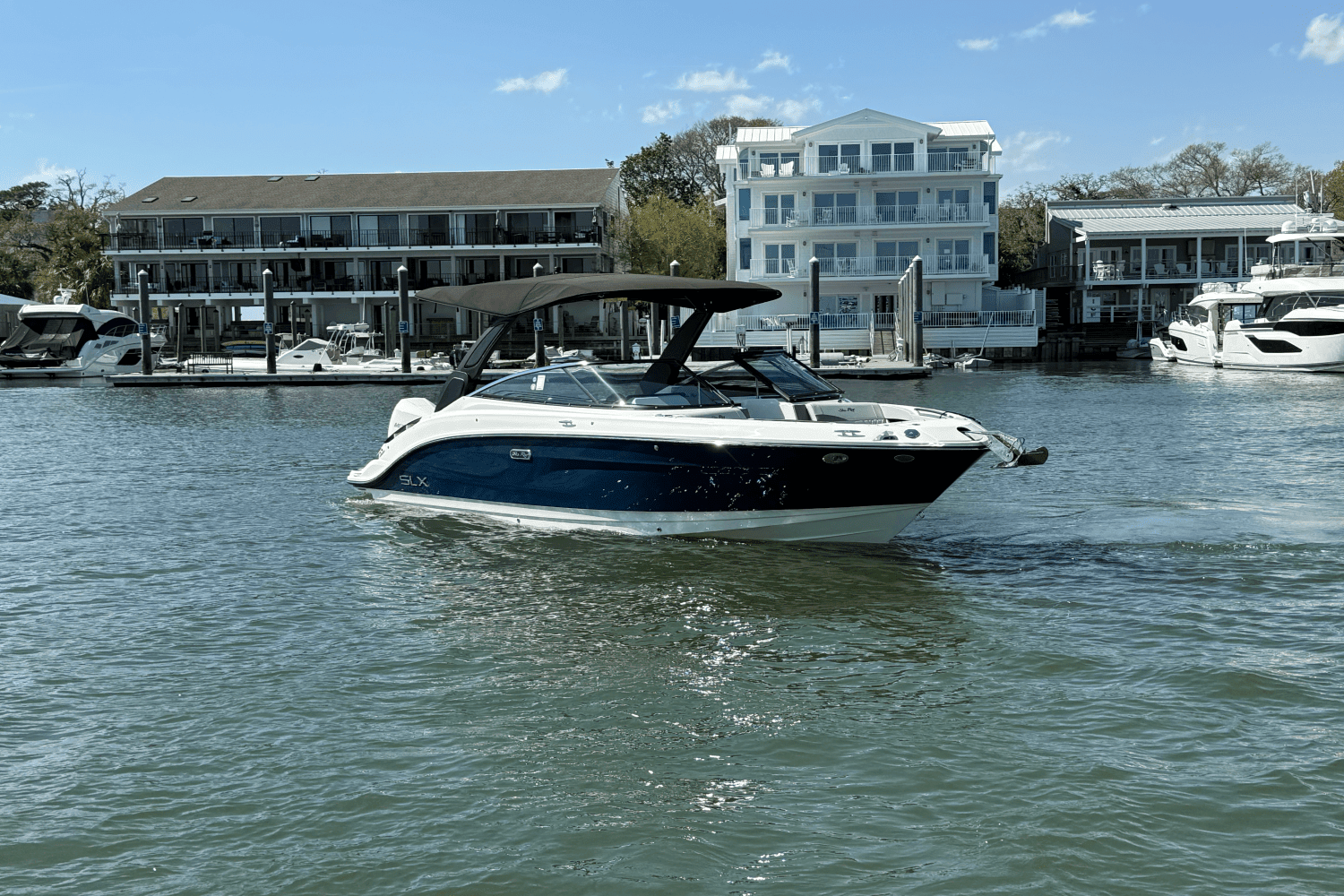 2025 Sea Ray SLX 260 Outboard Image Thumbnail #1