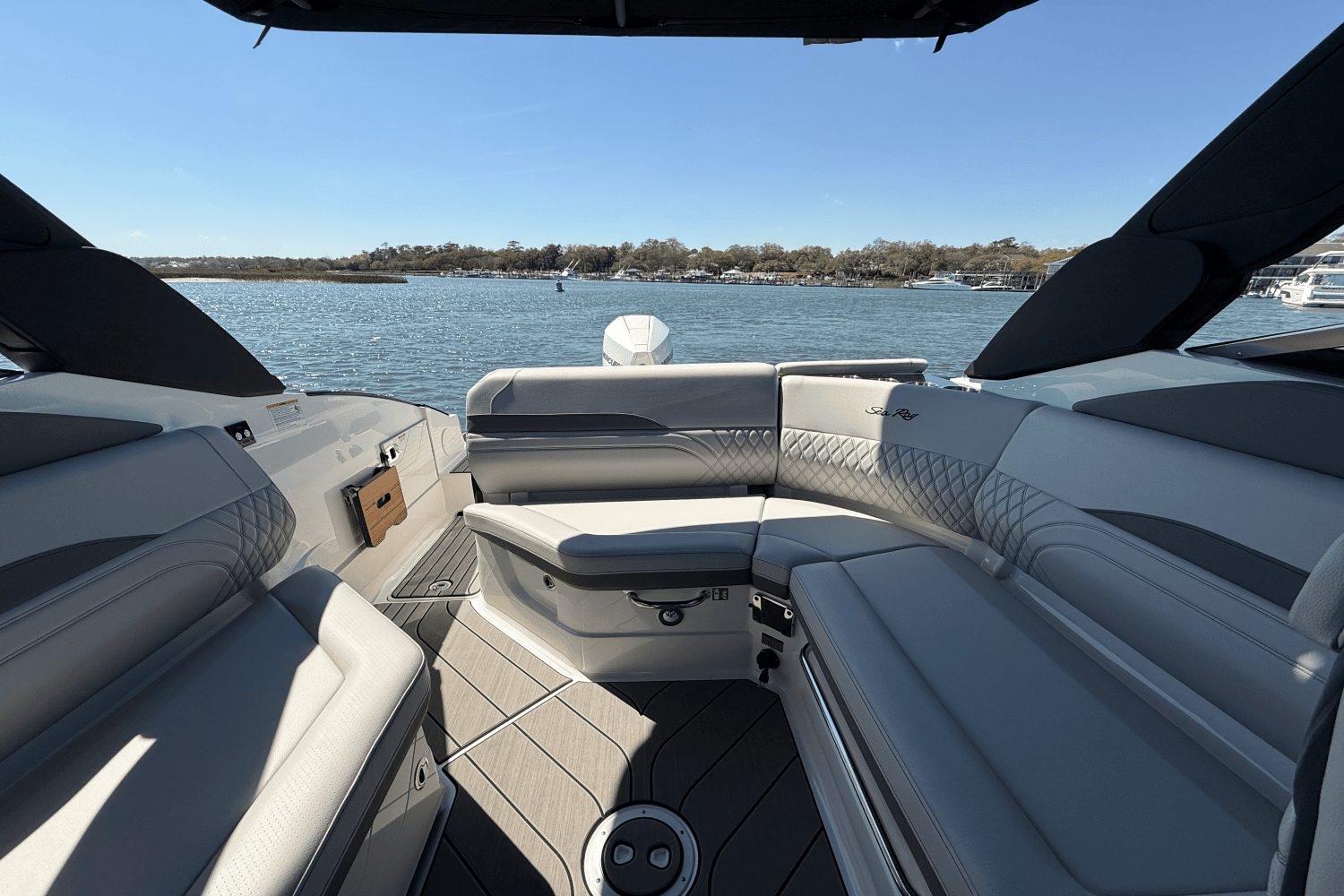 2025 Sea Ray SLX 260 Outboard Image Thumbnail #8