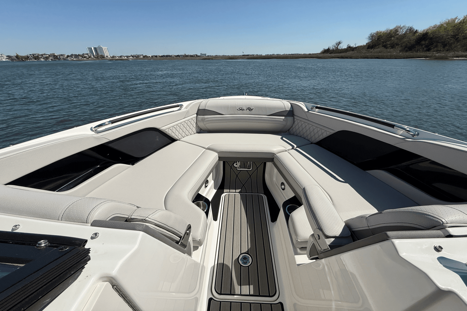 2025 Sea Ray SLX 260 Outboard Image Thumbnail #24