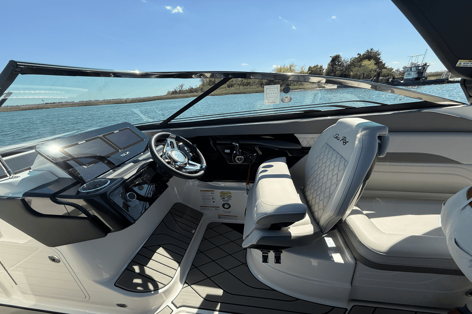 2025 Sea Ray SLX 260 Outboard Image Thumbnail #13