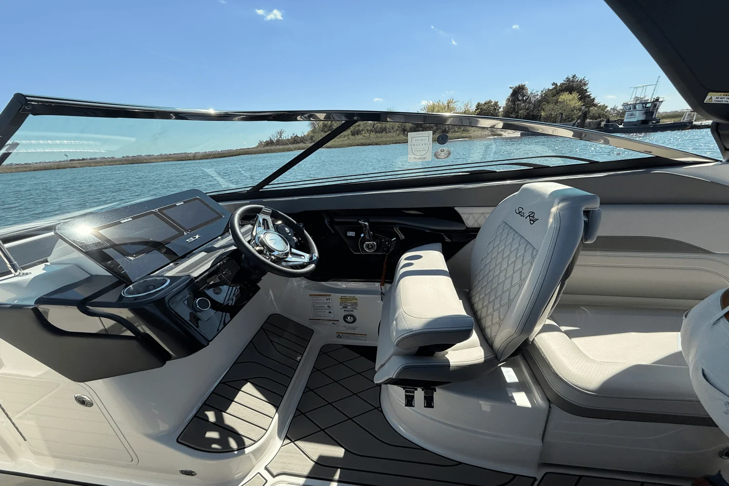 2025 Sea Ray SLX 260 Outboard Image Thumbnail #13