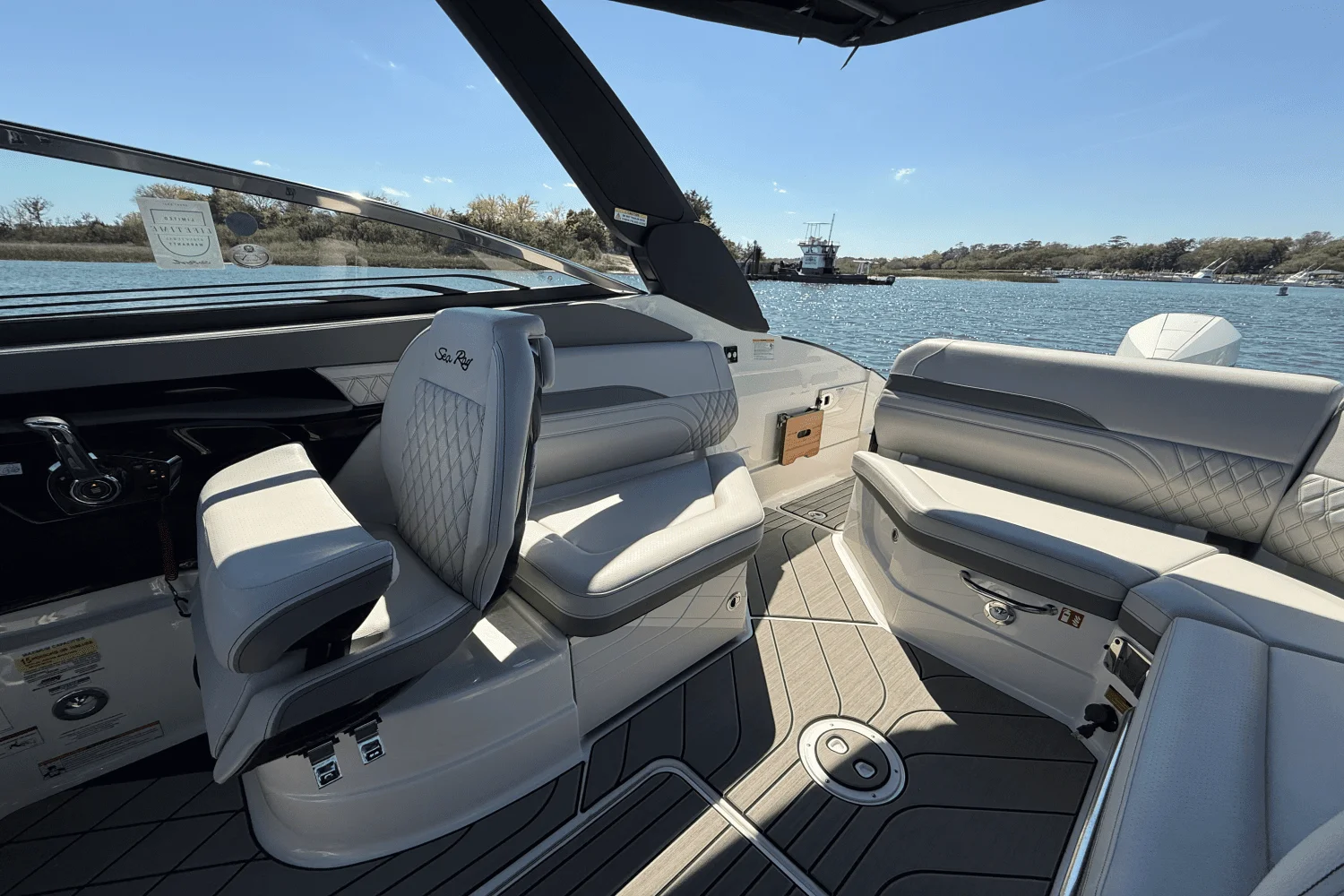 2025 Sea Ray SLX 260 Outboard Image Thumbnail #9