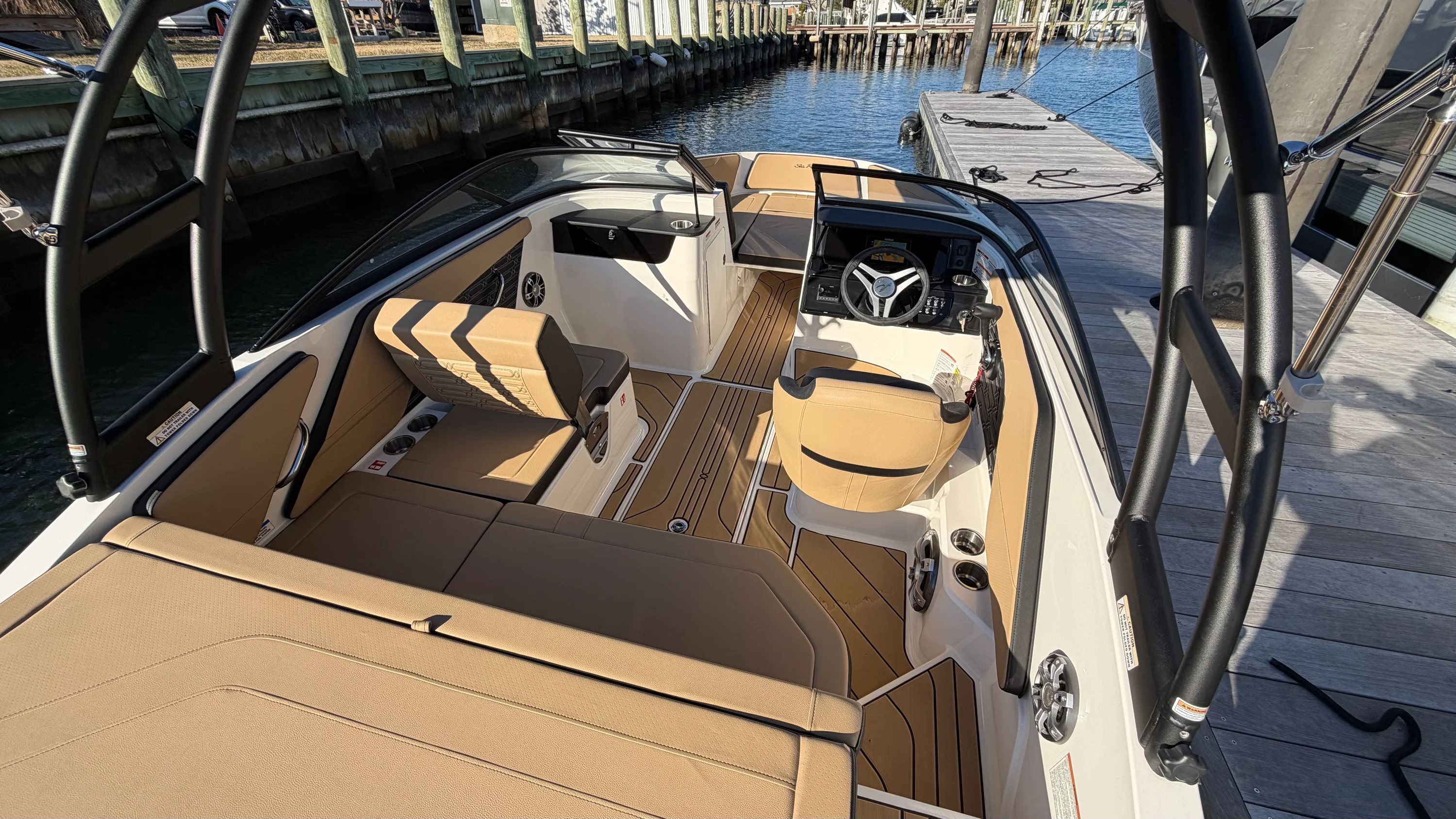 2025 Sea Ray SPX 190 Outboard Image Thumbnail #18